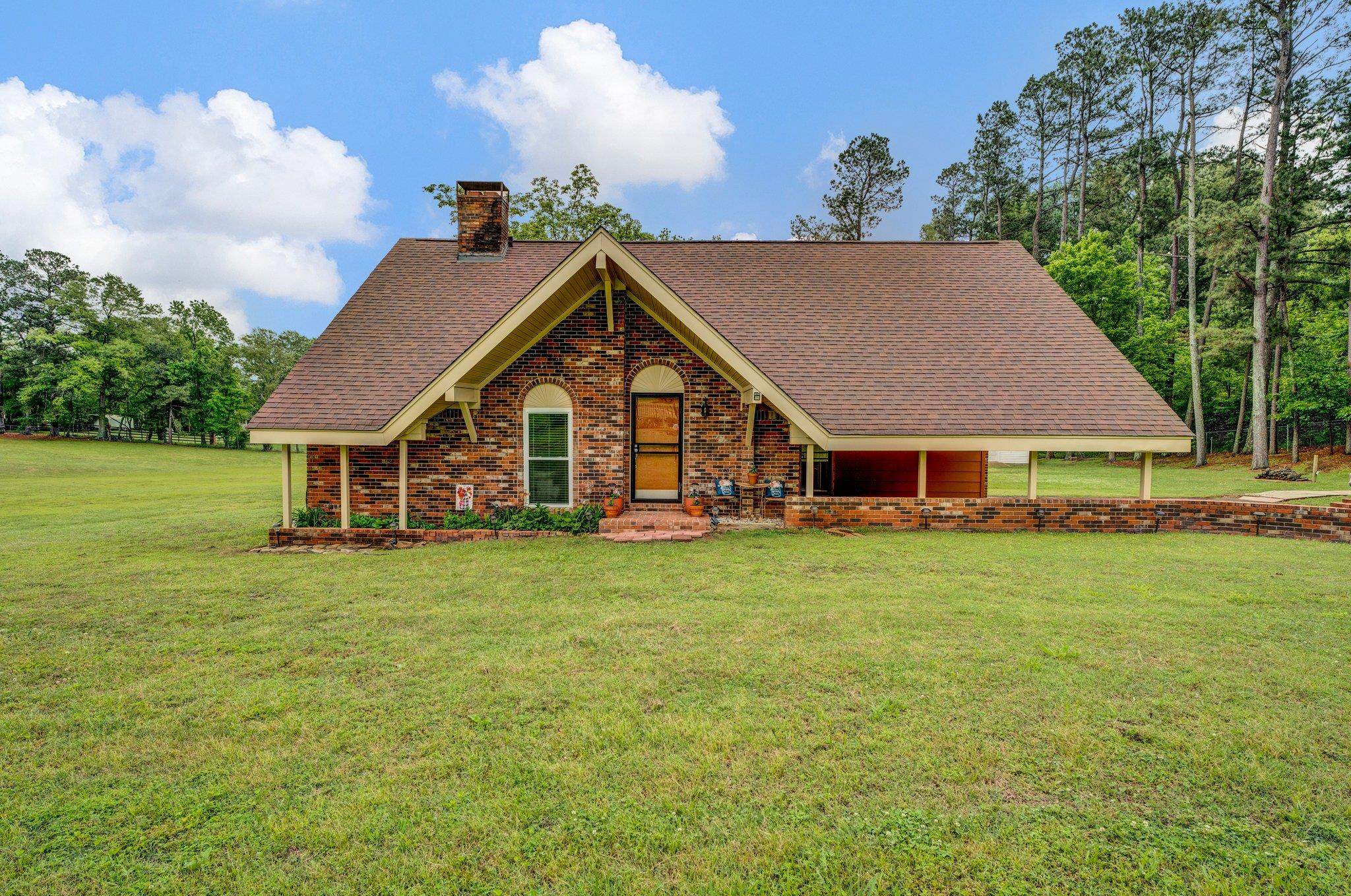 6331 Twin Oaks Dr Property Photo 1