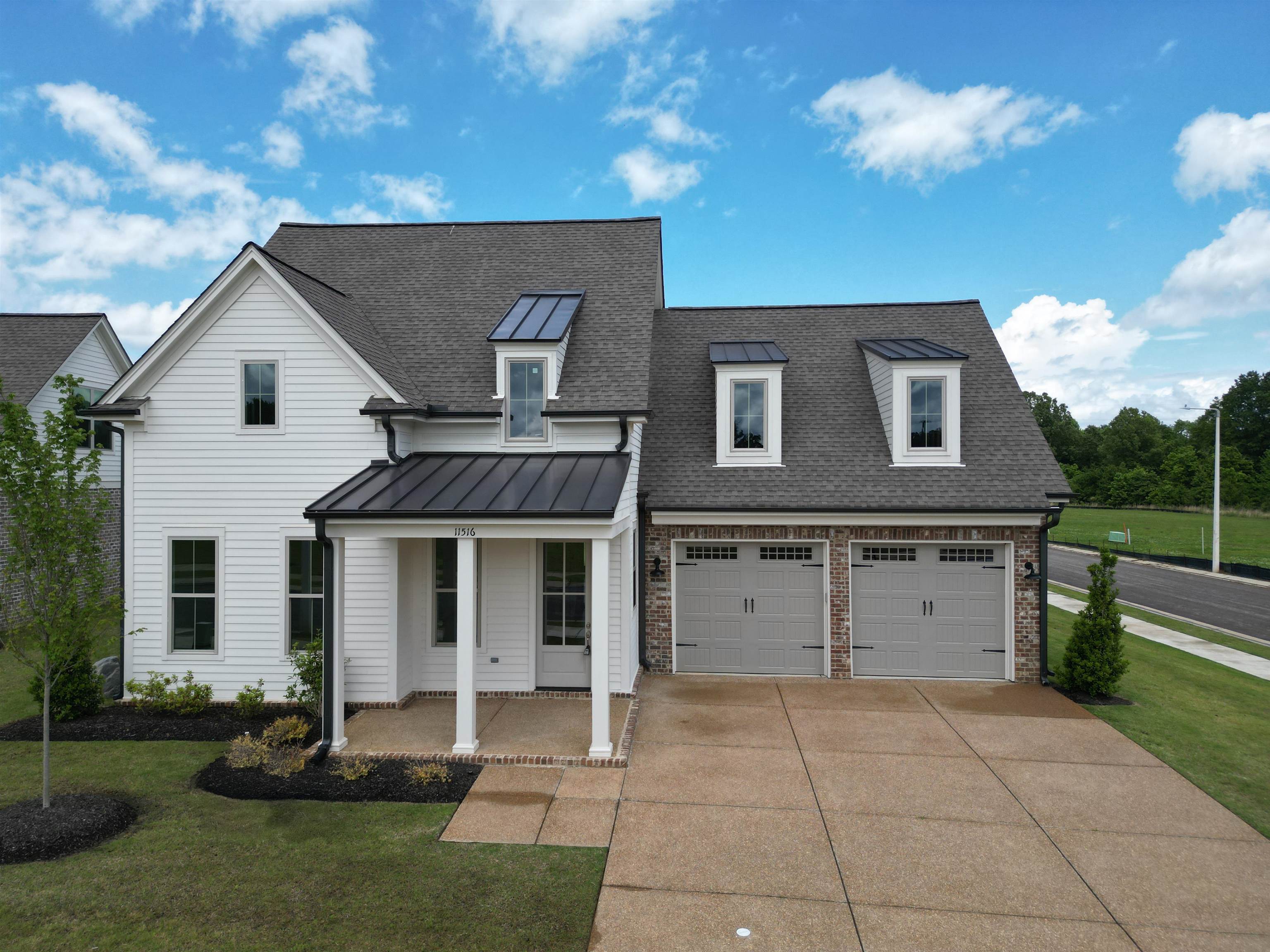 11516 Sunsparkler Way Property Photo 1