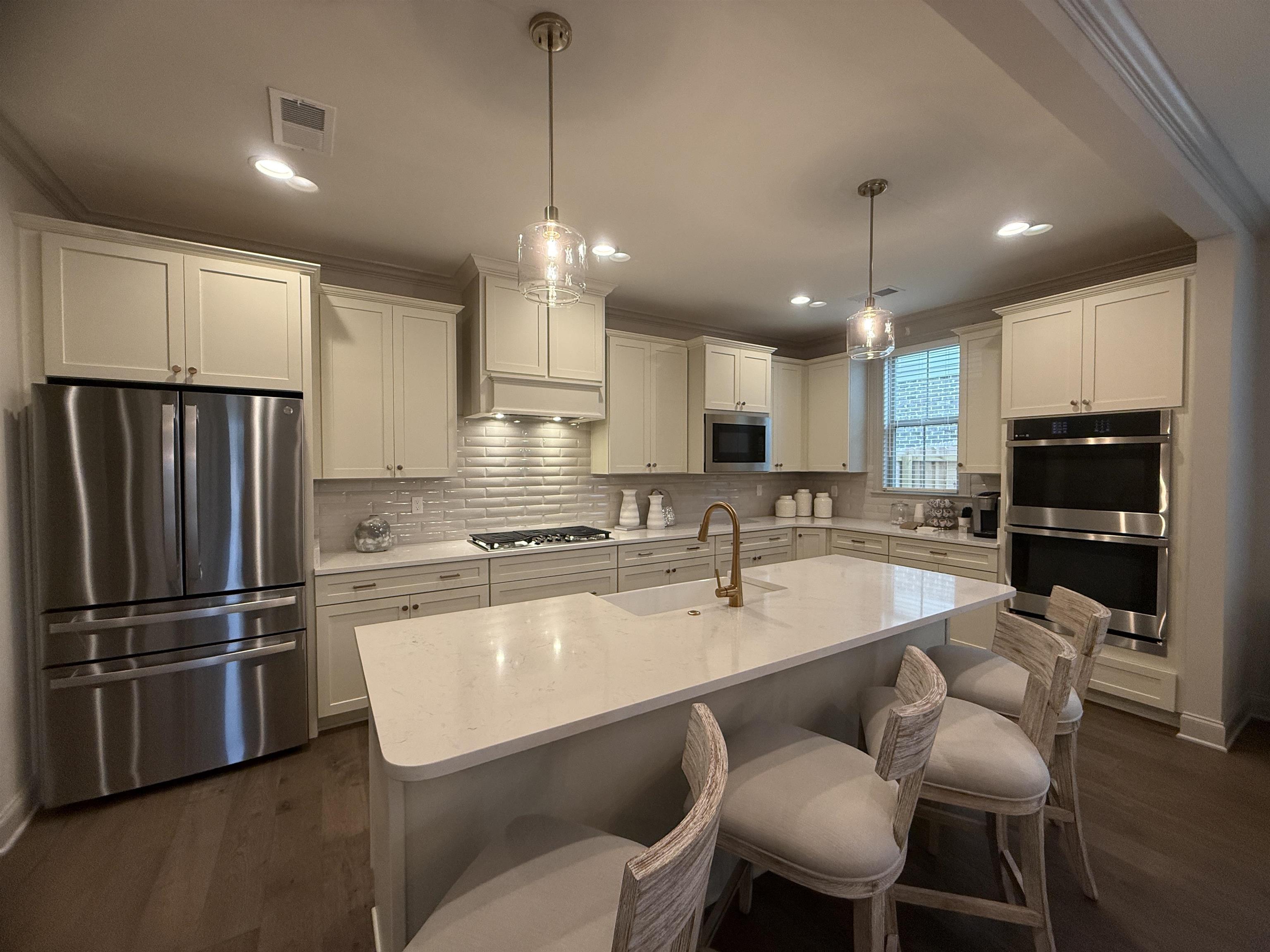 11516 Sunsparkler Way Property Photo 2