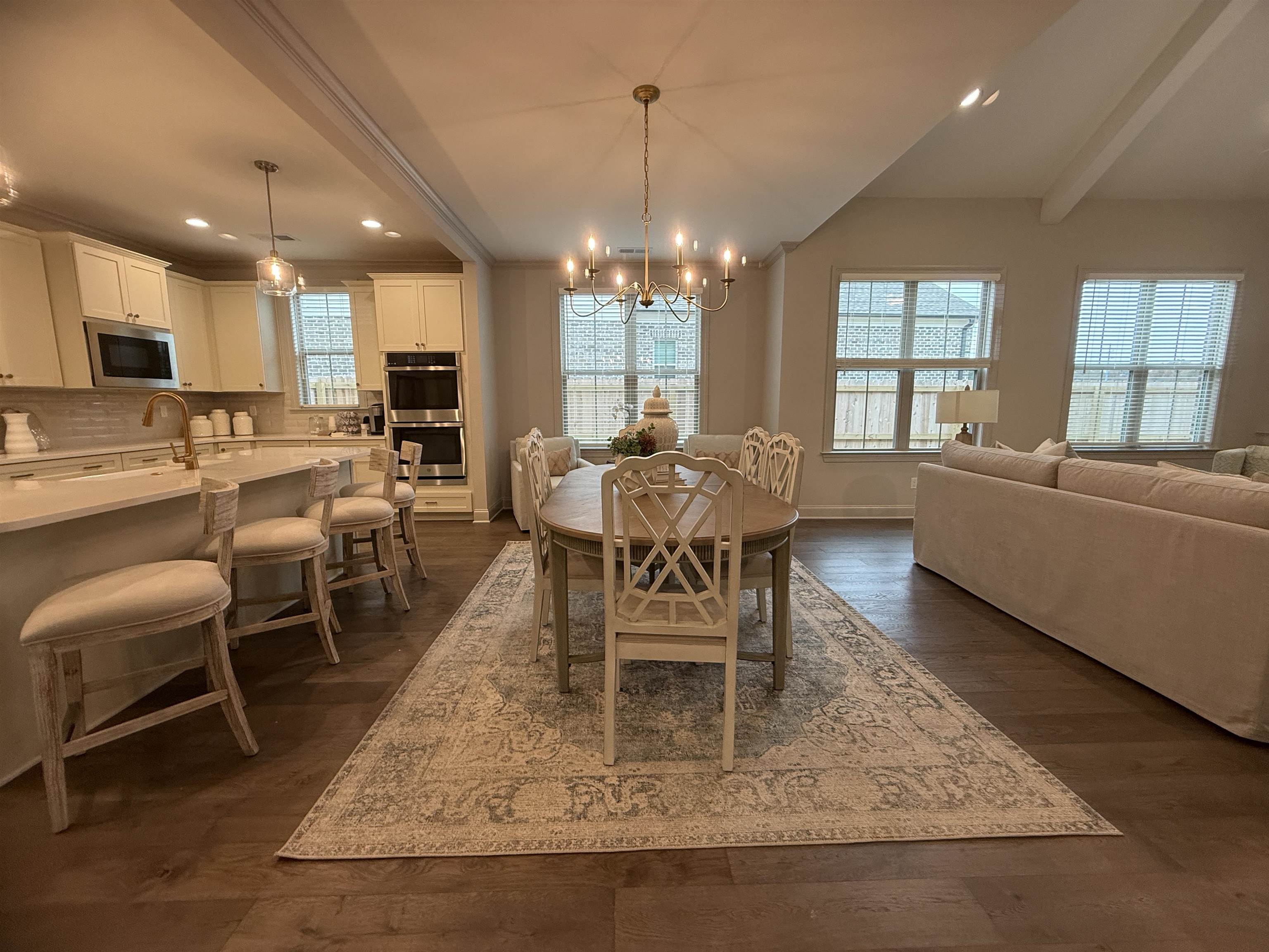 11516 Sunsparkler Way Property Photo 3