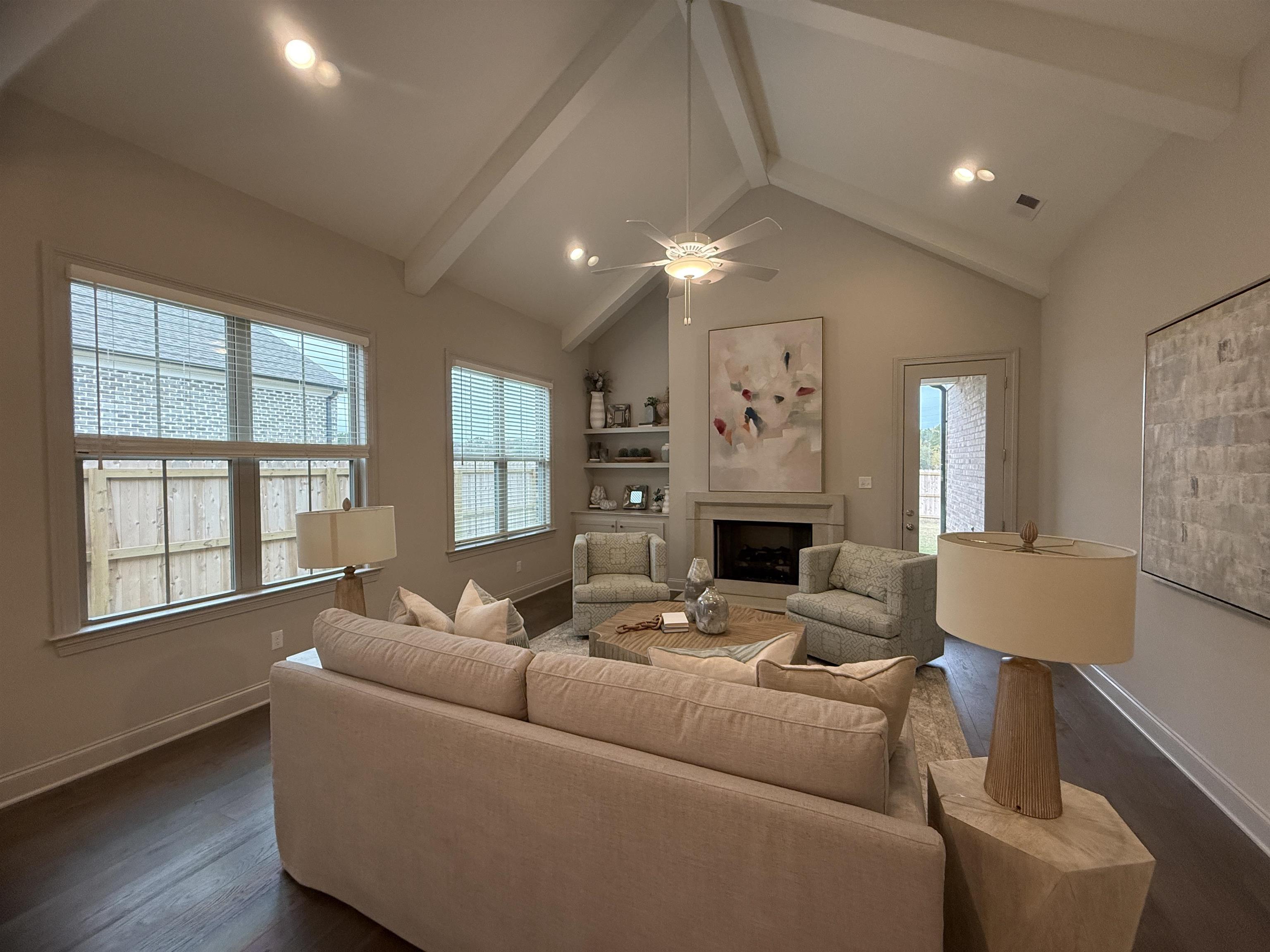 11516 Sunsparkler Way Property Photo 4