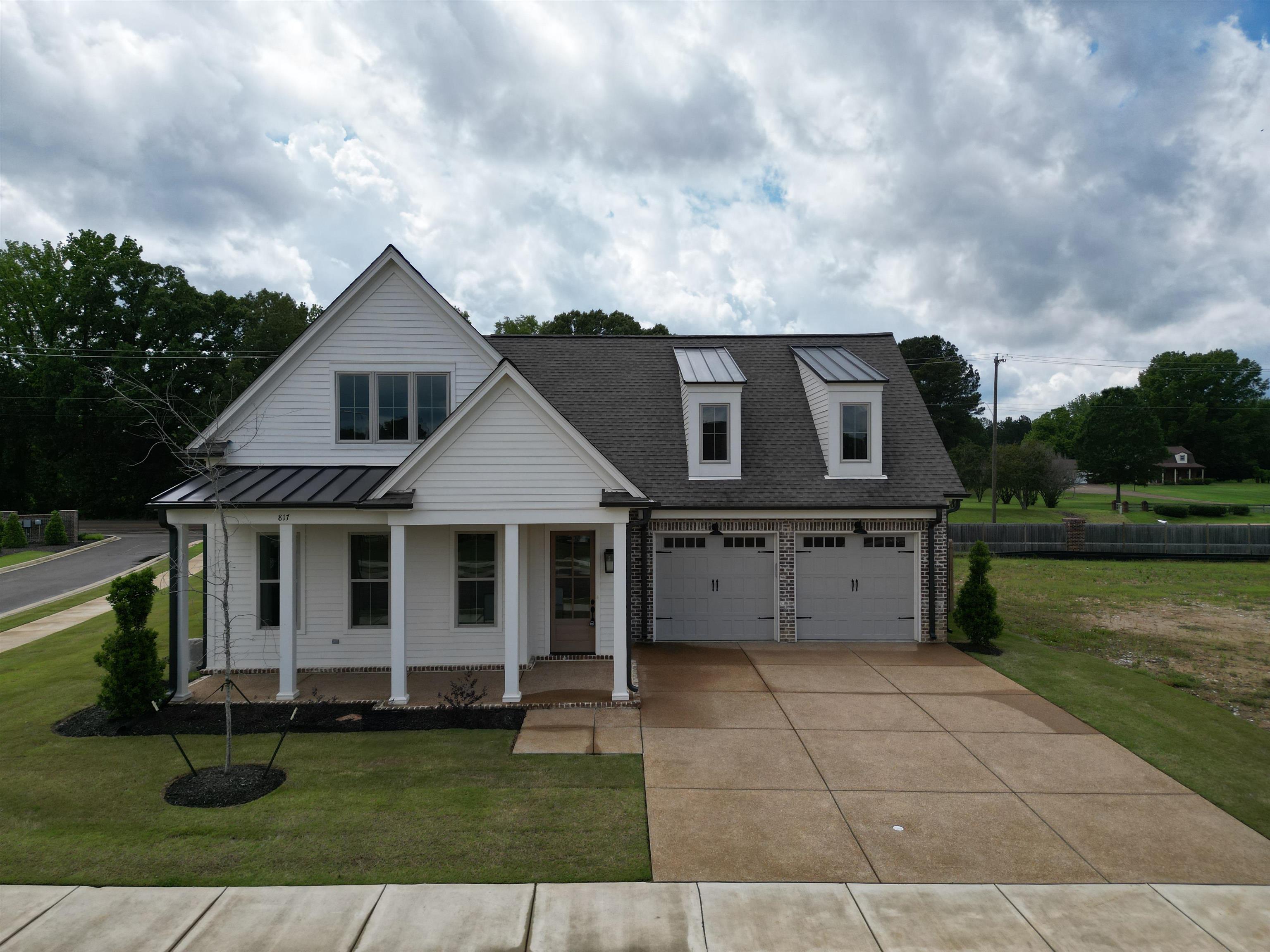 817 Bellflower Way Property Photo 1