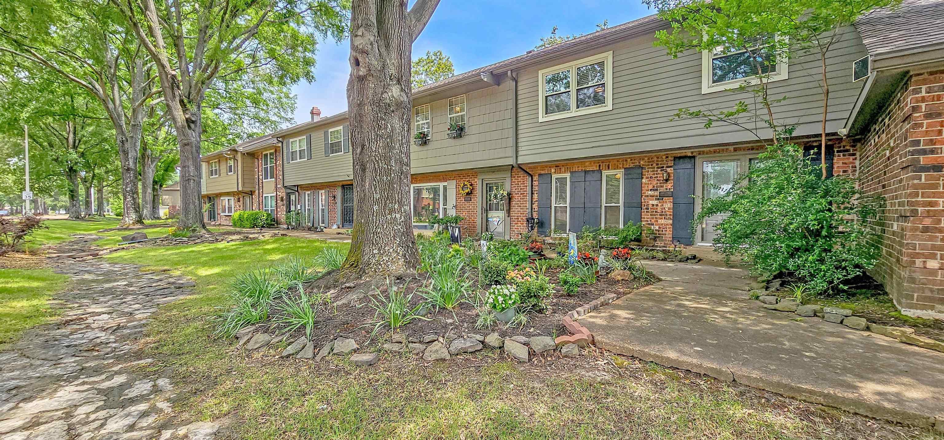 1731 Hobbits Glen Dr 14 Property Photo 1