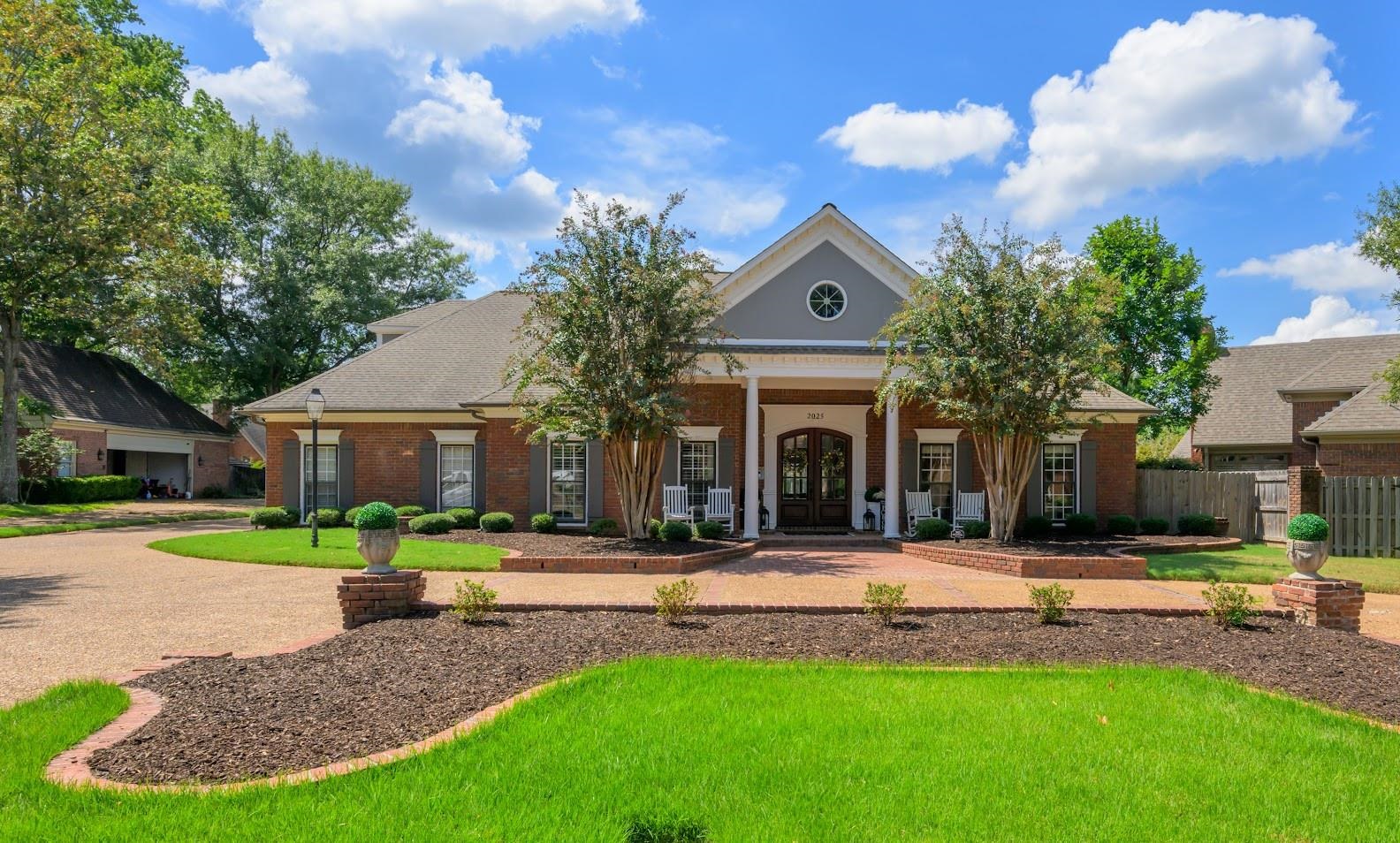 2025 Dogwood Grv Property Photo 1