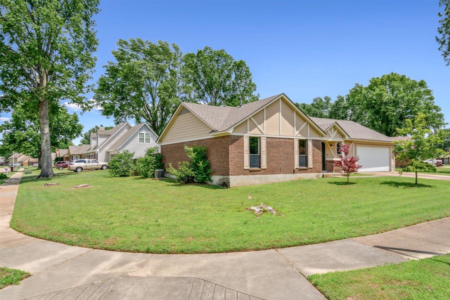 6262 Barwick Dr Property Photo 1