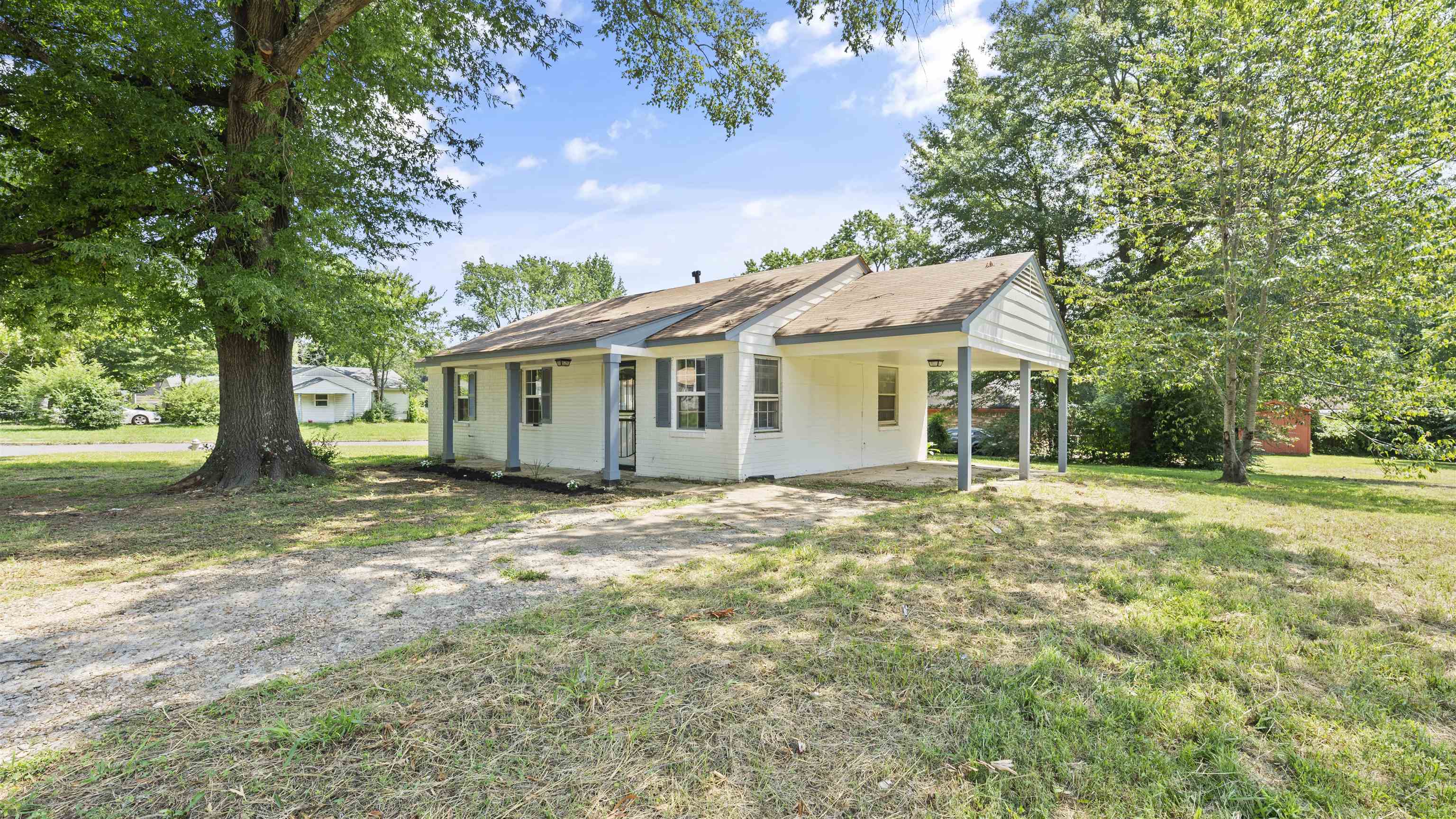 4264 DOUBLE TREE RD Property Photo 1