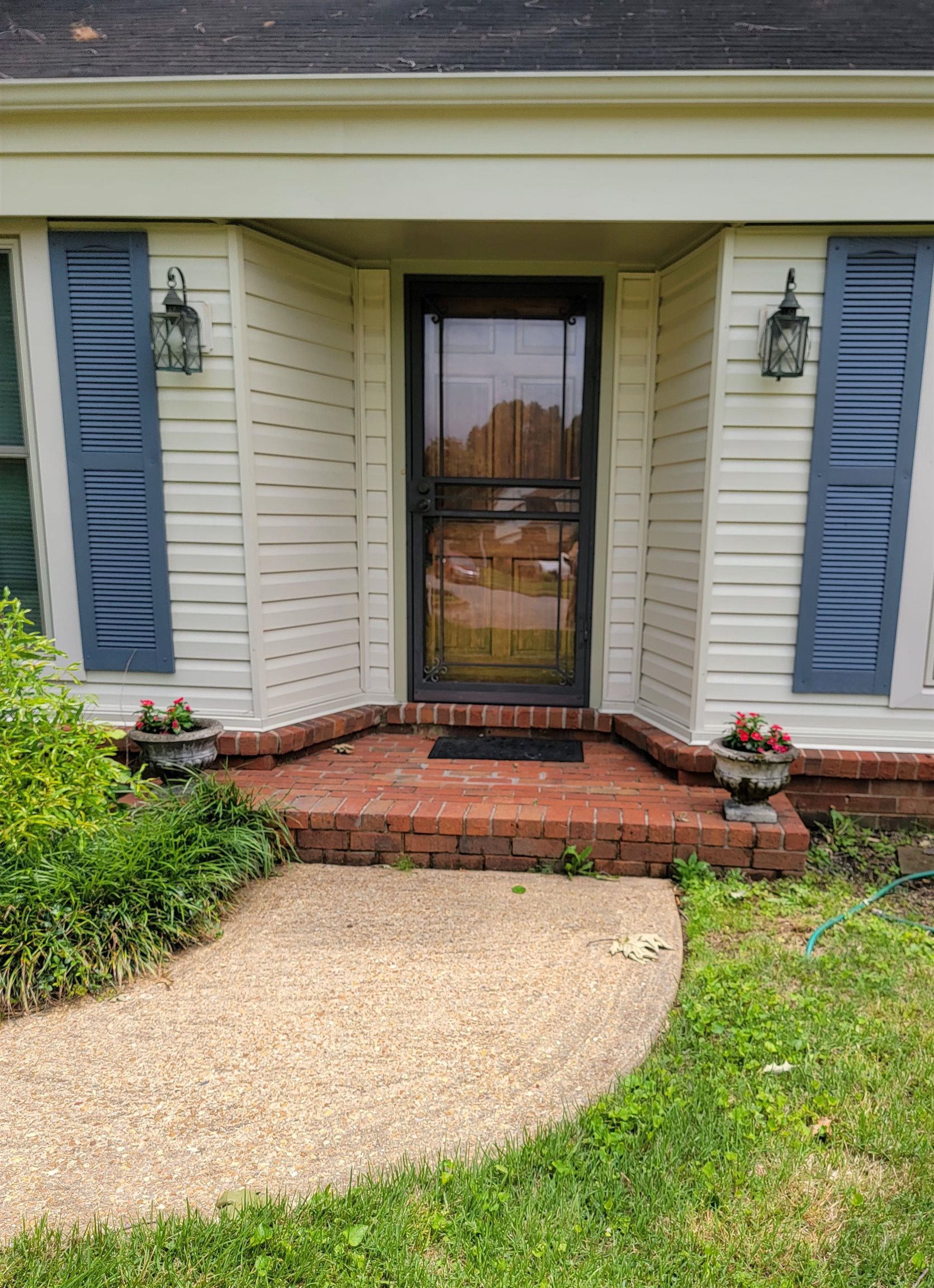5551 Derron Dr Property Photo 1