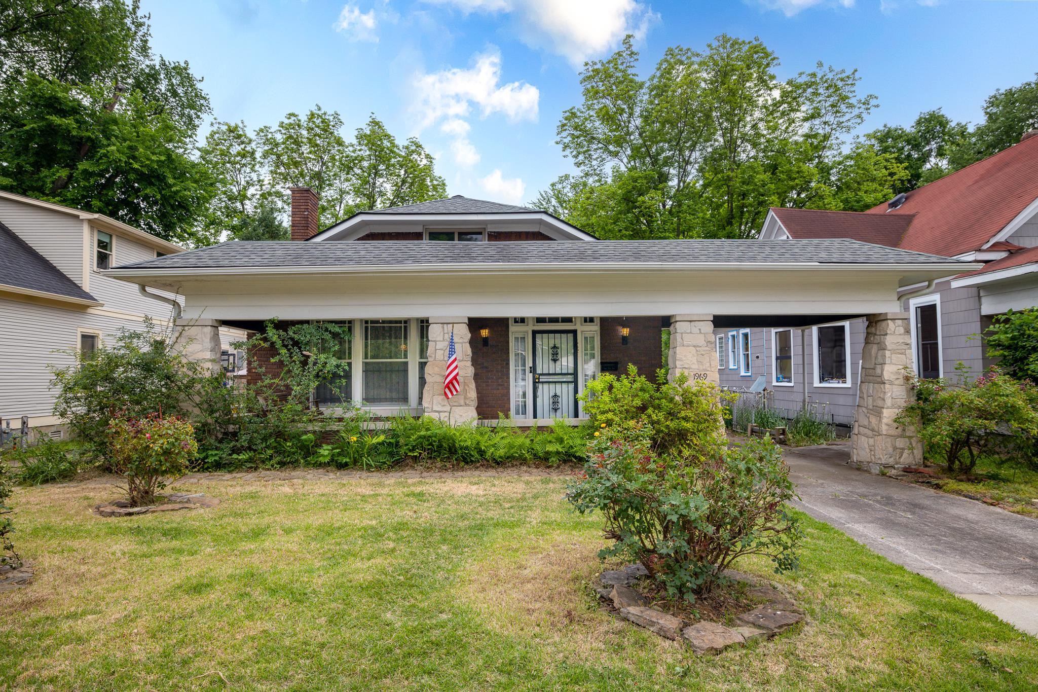 1969 YOUNG AVE Property Image
