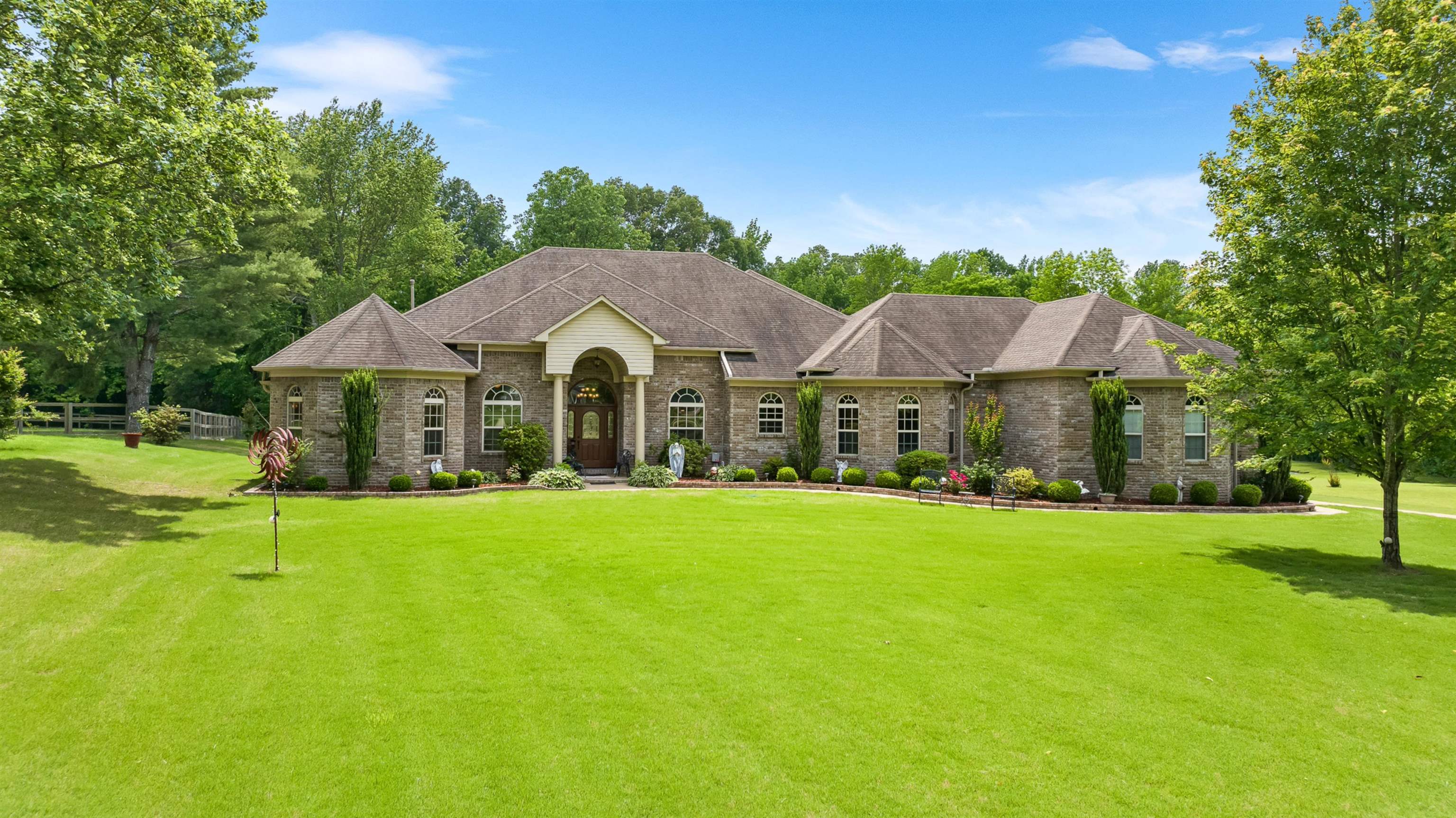 565 Plum Tree Cir Property Photo 1