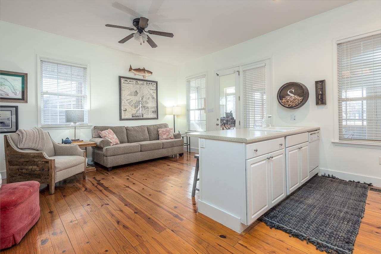 1155 Horseshoe Cir Property Photo 6