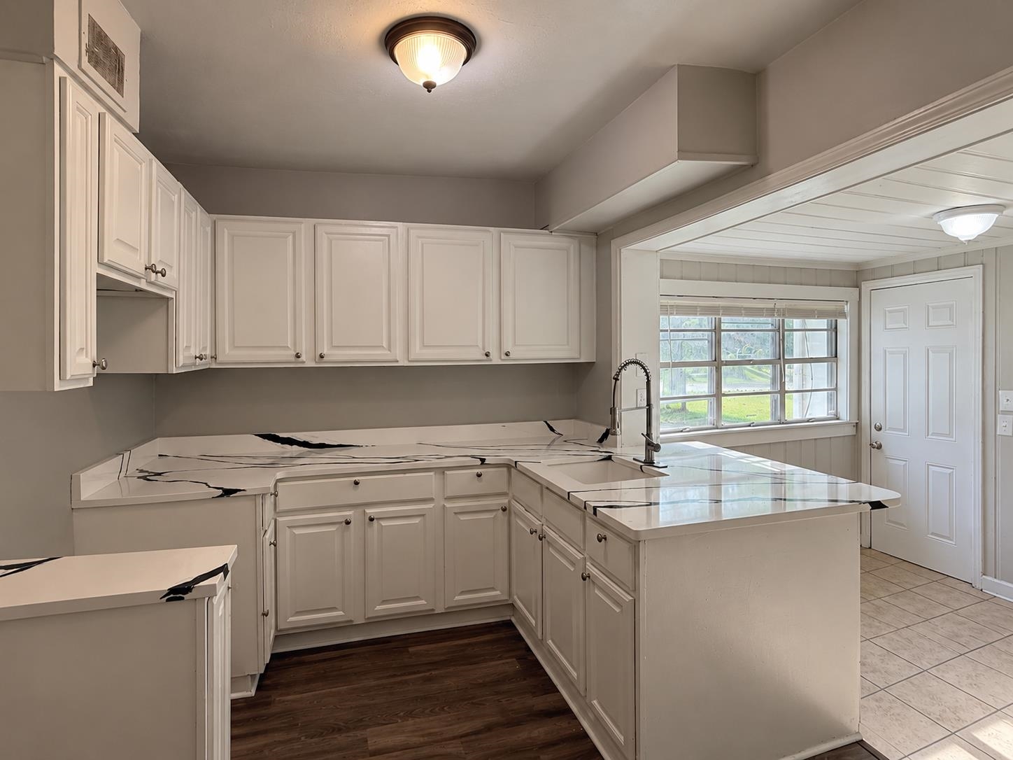 4080 E Whitehaven Park Cir Property Photo 2