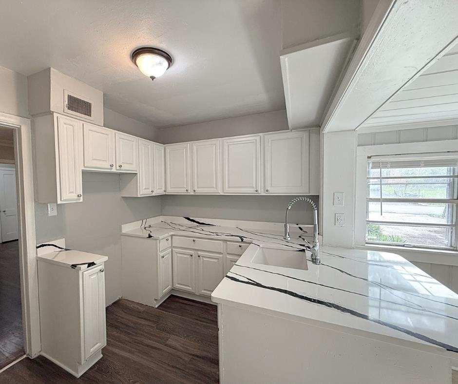 4080 E Whitehaven Park Cir Property Photo 5