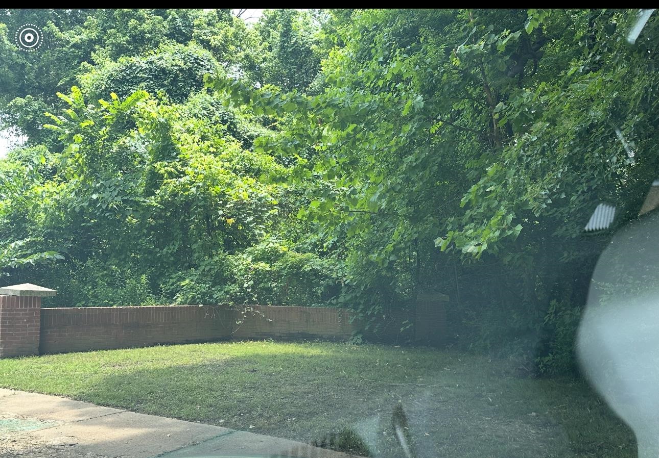 129 W Brooks Rd Property Photo 2