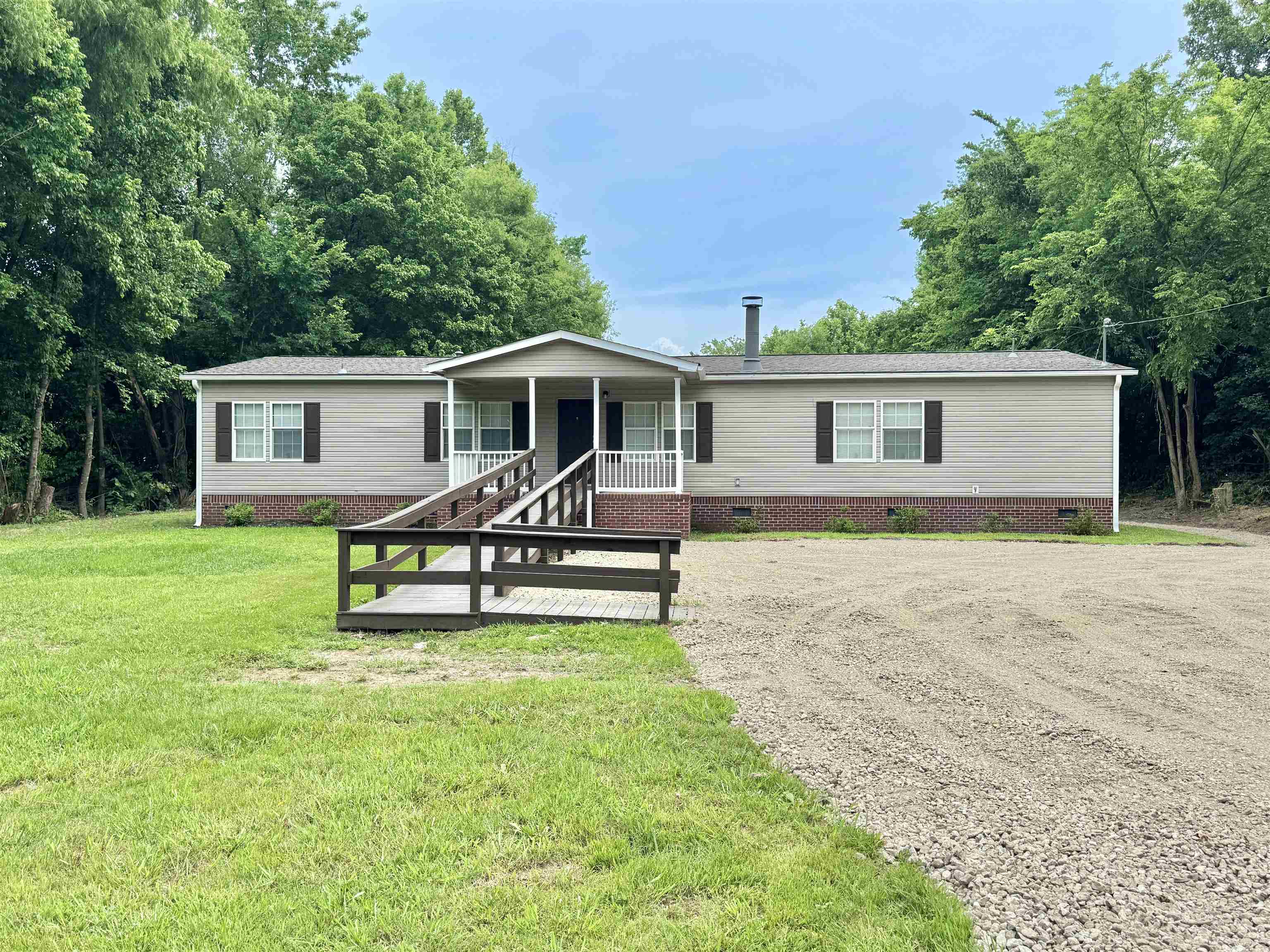 2092 Brighton Clopton Rd Property Photo 1