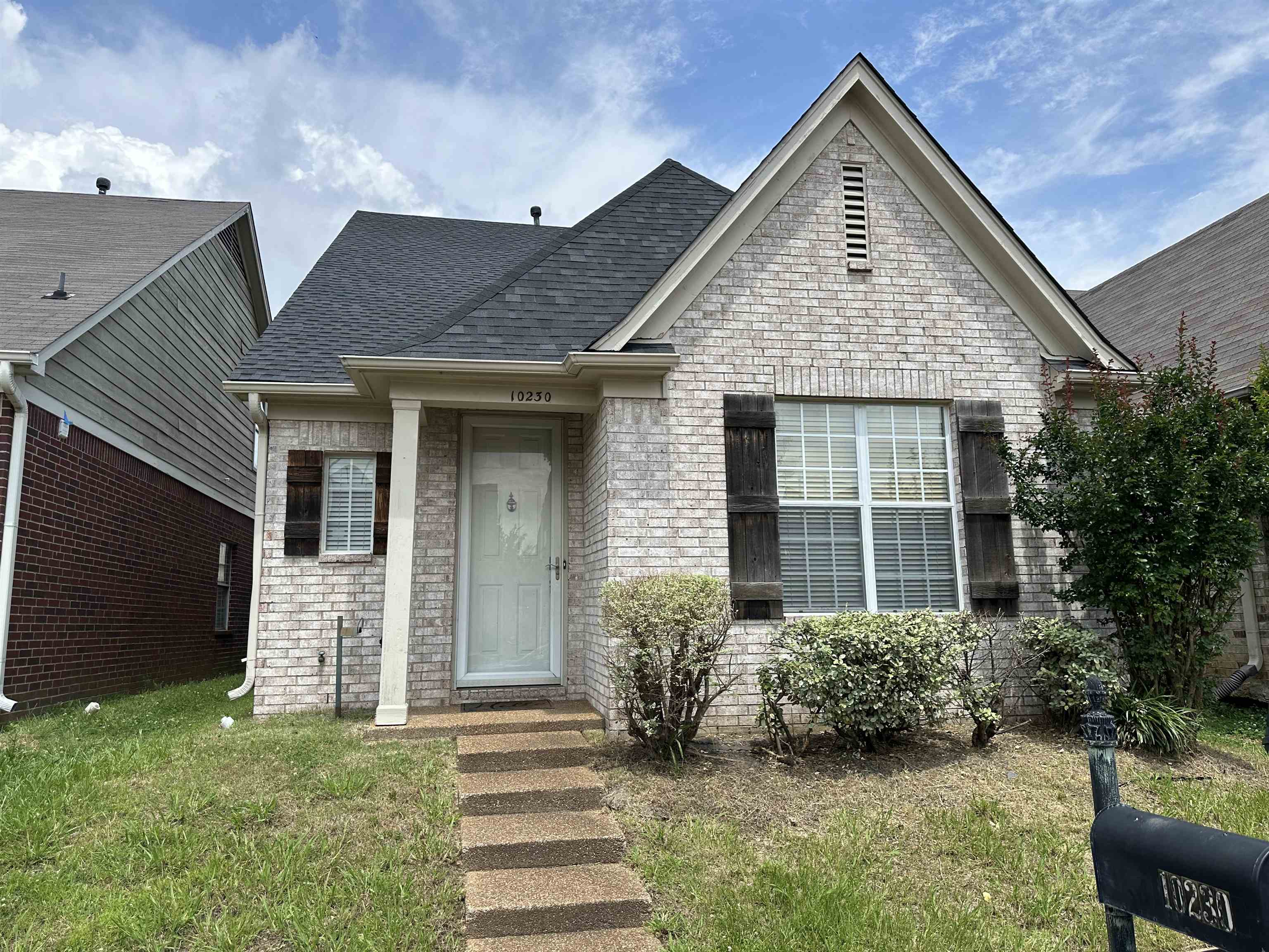 10230 Sterling Ridge Dr Property Photo 1
