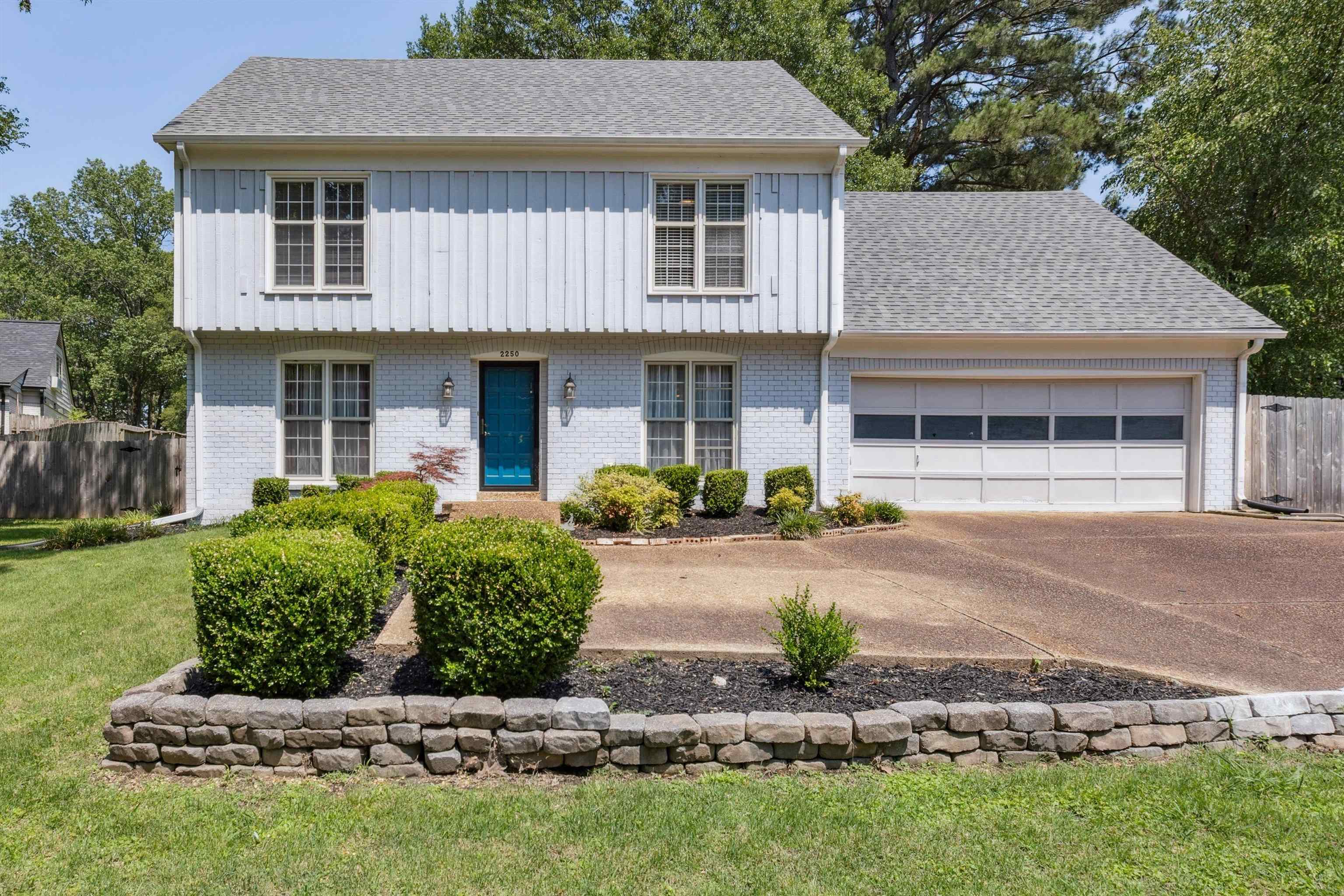 2250 Woodside Dr Property Photo 1