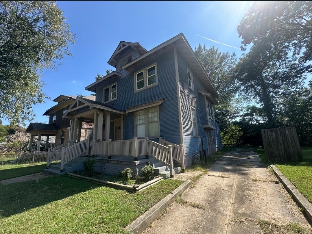 1571 E Mclemore Ave Property Photo 1