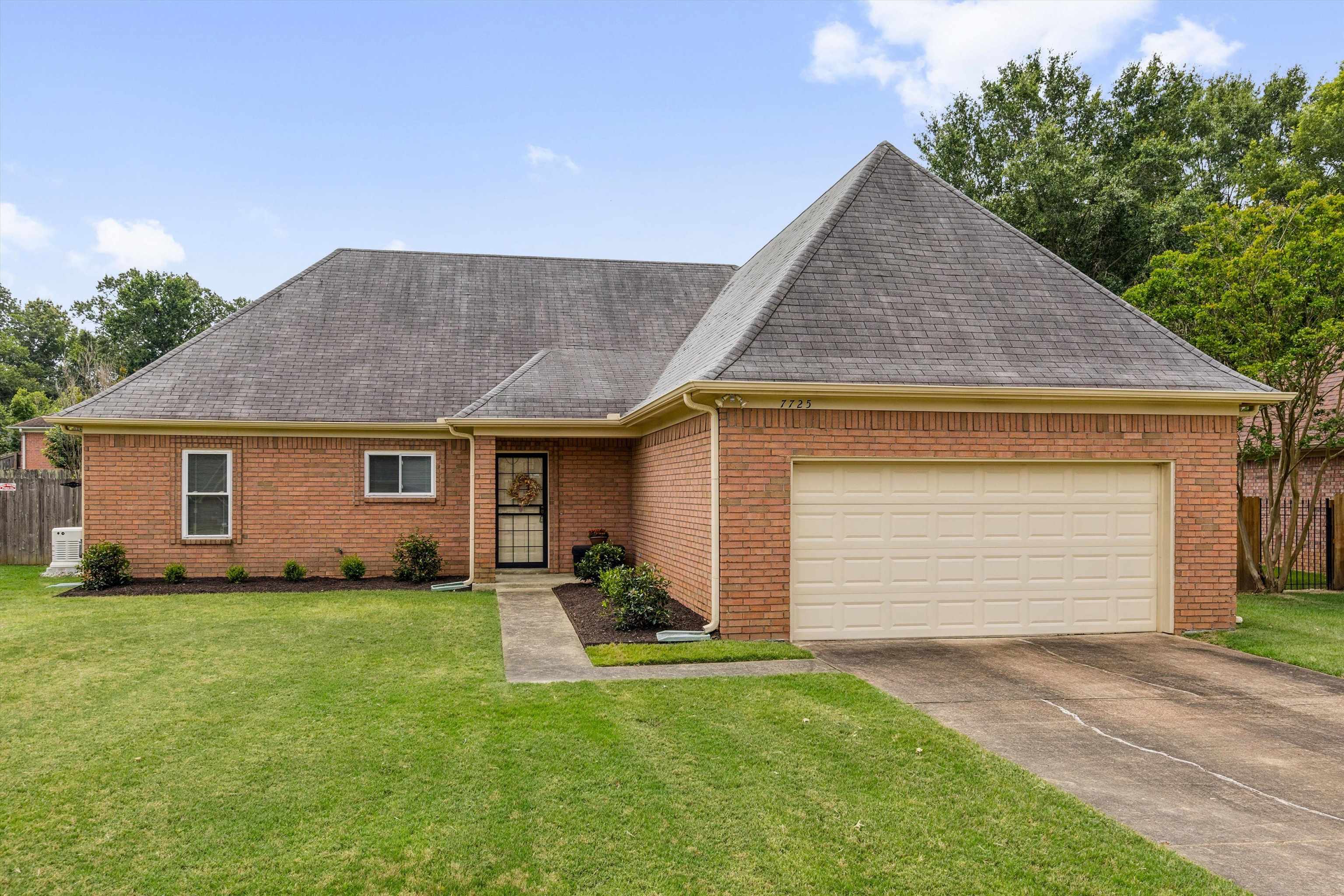 7725 Shadow Bend Ln Property Photo 1