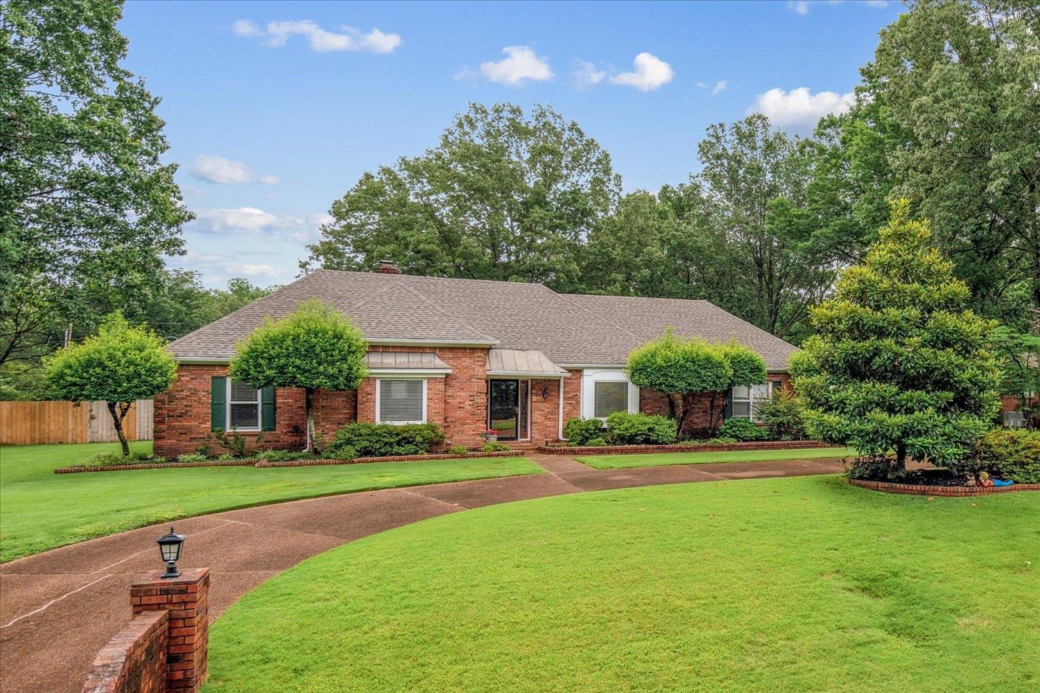2964 Country Place Dr W Property Photo 1