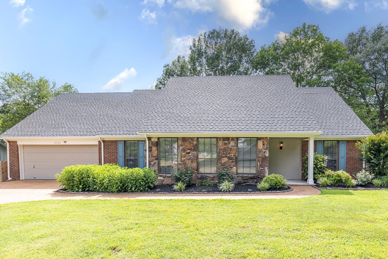 2539 Kenwood Rd Property Photo 1