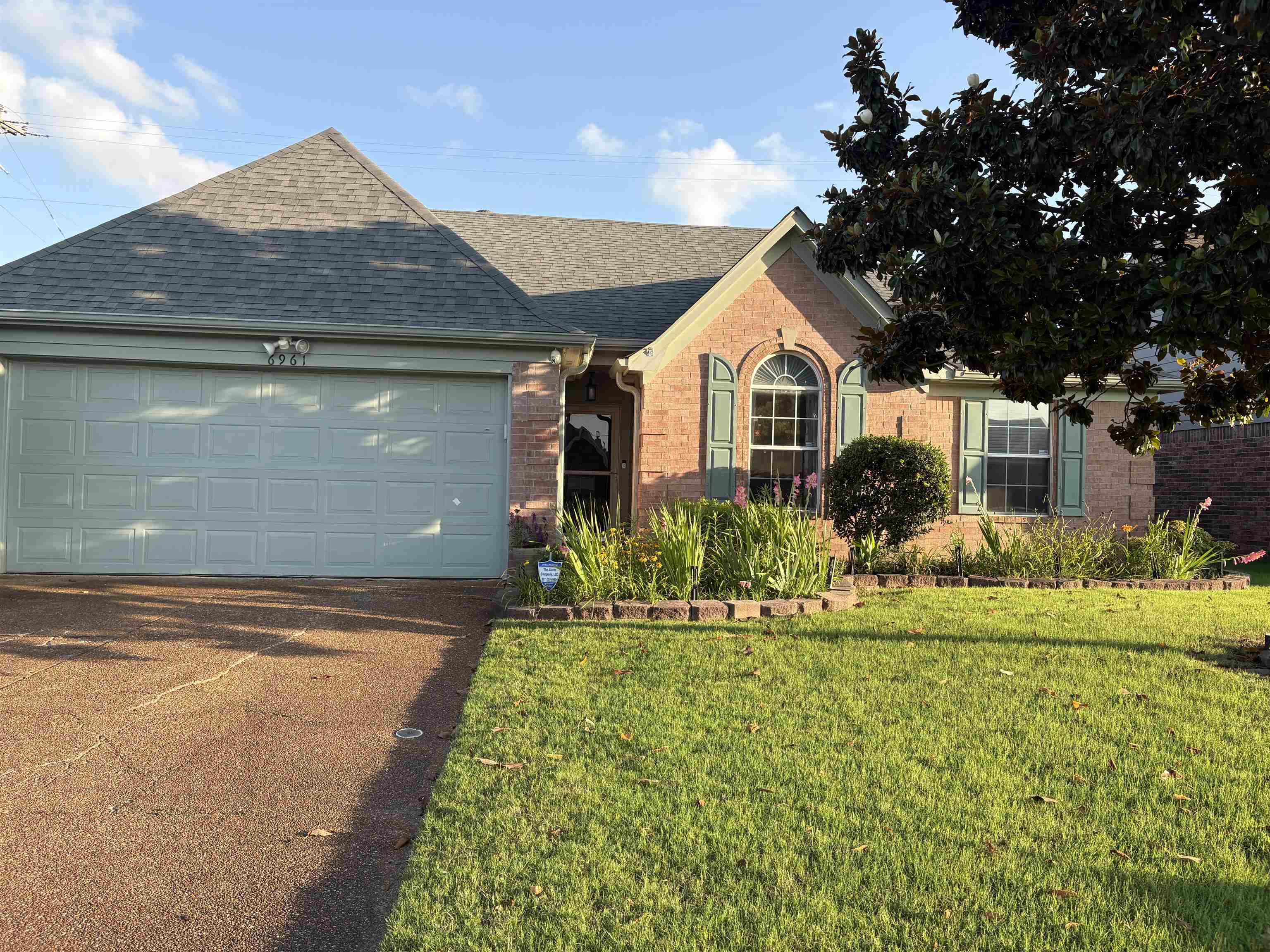 6961 Country Walk Dr Property Photo 1