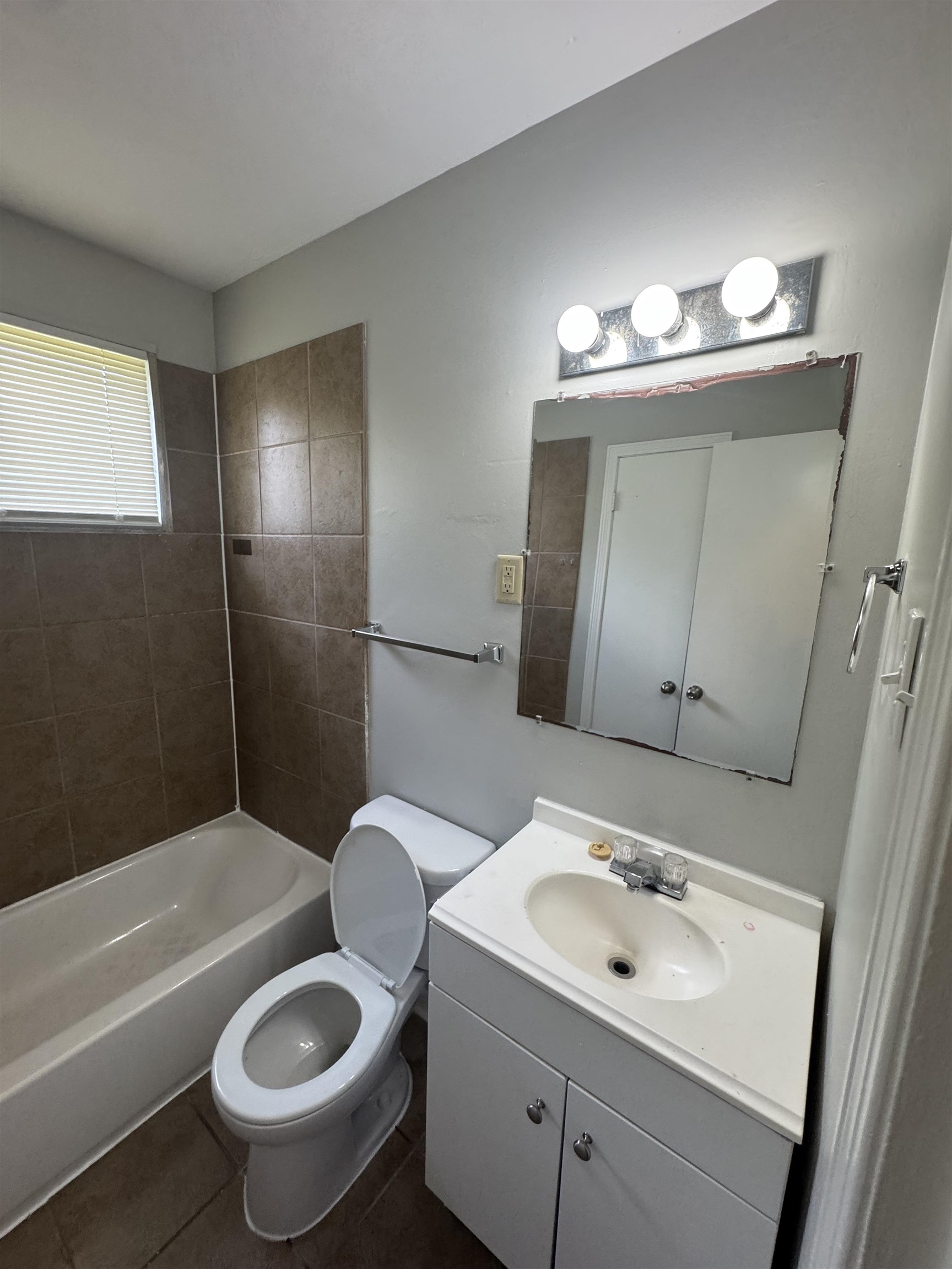 3026 Dearing Rd Property Photo 6
