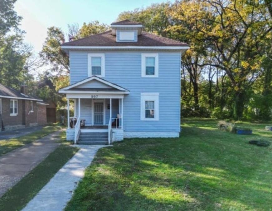 997 S Willett St Property Photo 1