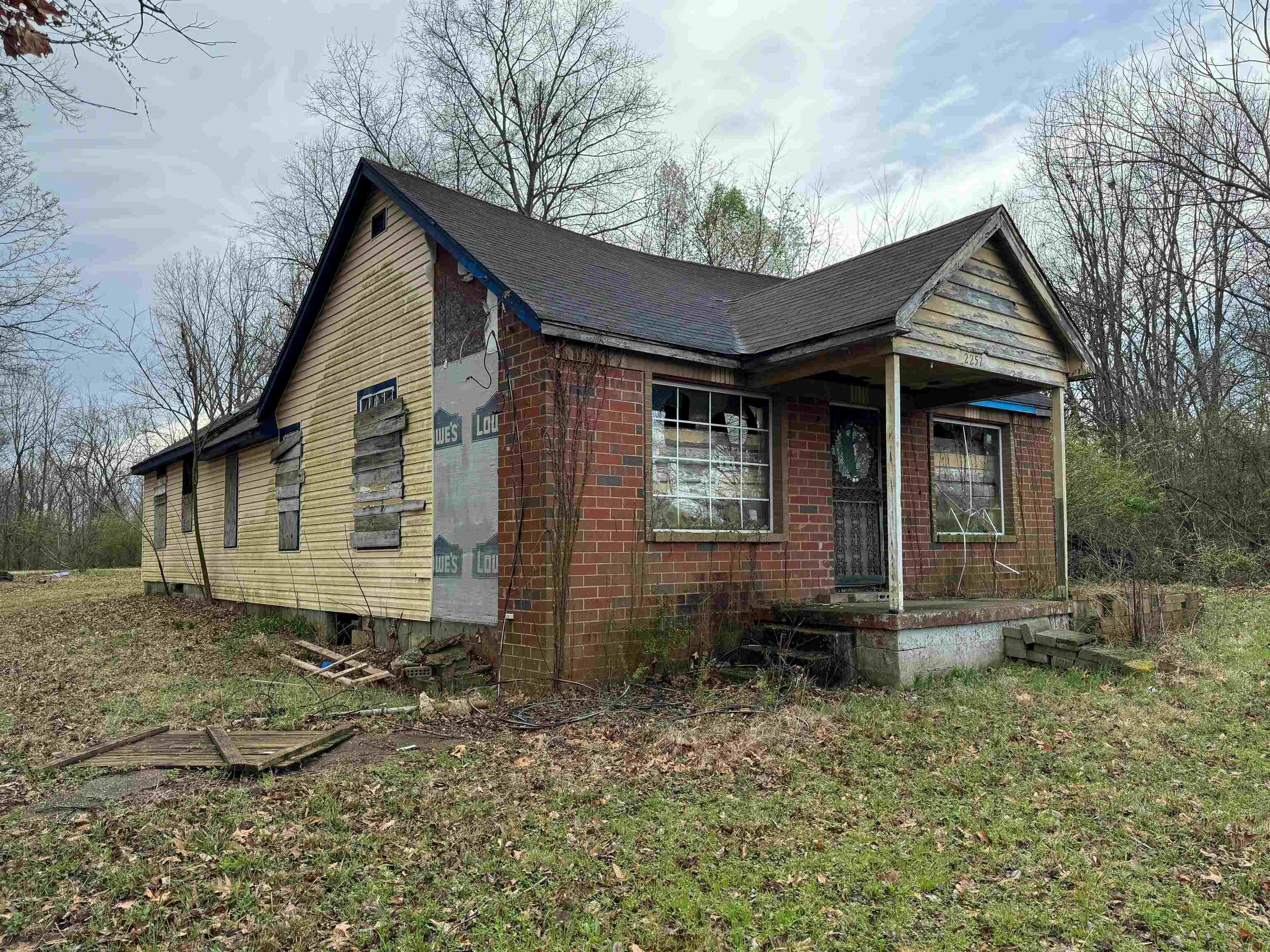 2257 Clifton Ave Property Photo 1