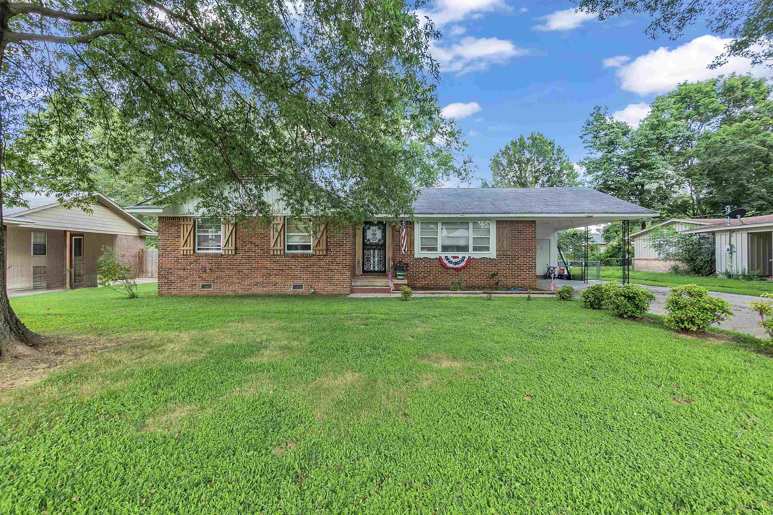 7298 Baker St Property Photo 1