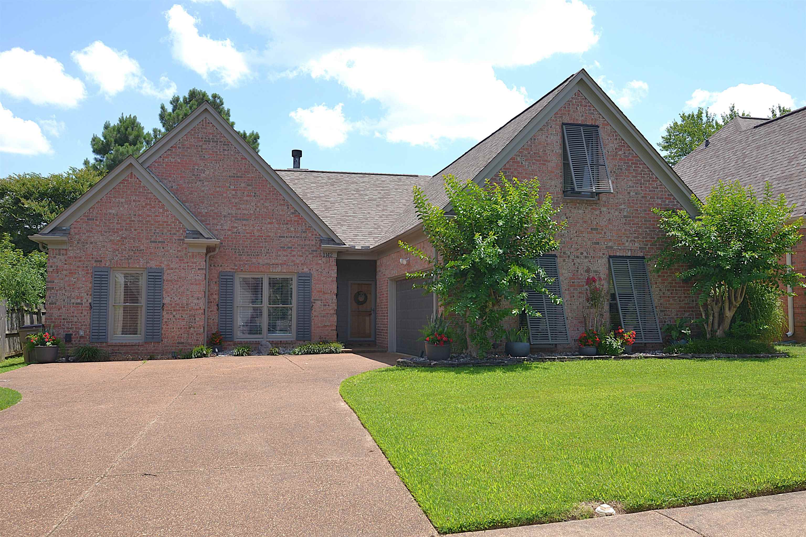 1142 Cordova Club Dr Property Photo 1