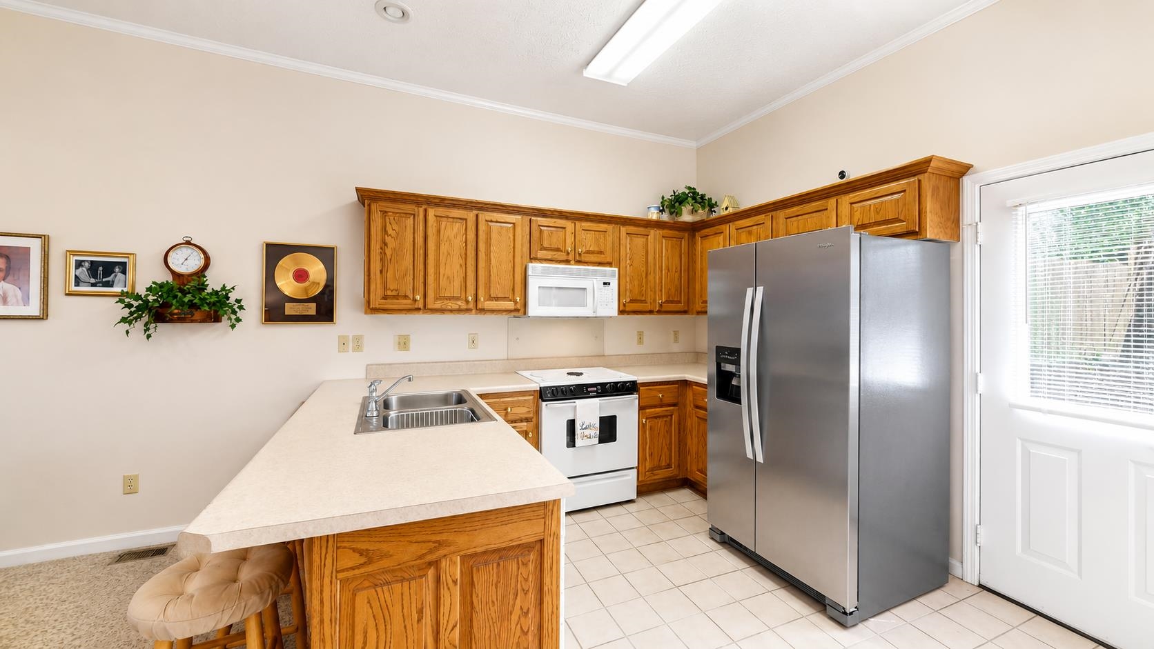 200 Deer Path Property Photo 8