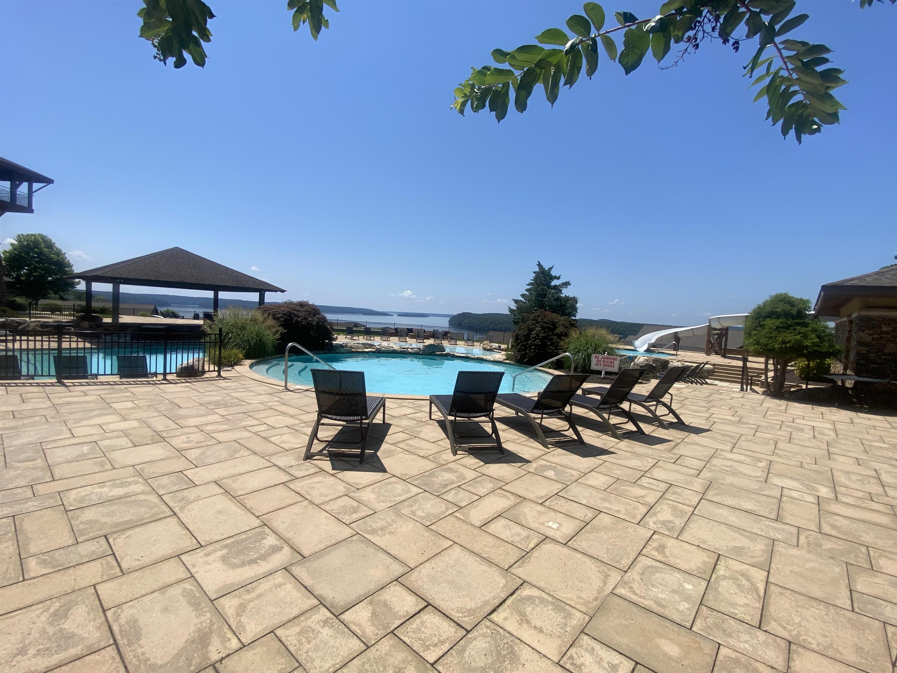43 Breathtaking Loop Property Photo 2