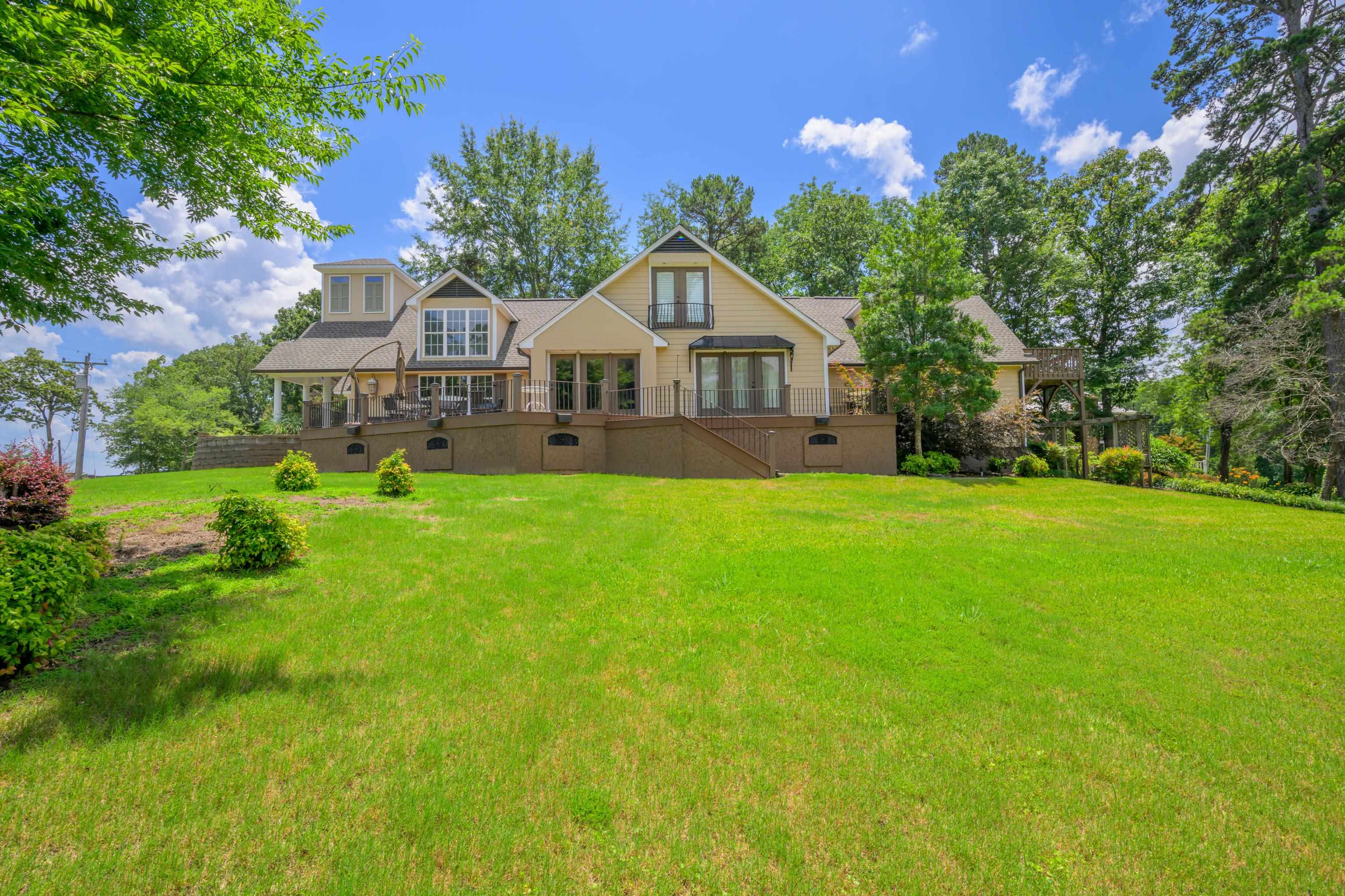 685 River Cliff Ln Property Photo 4