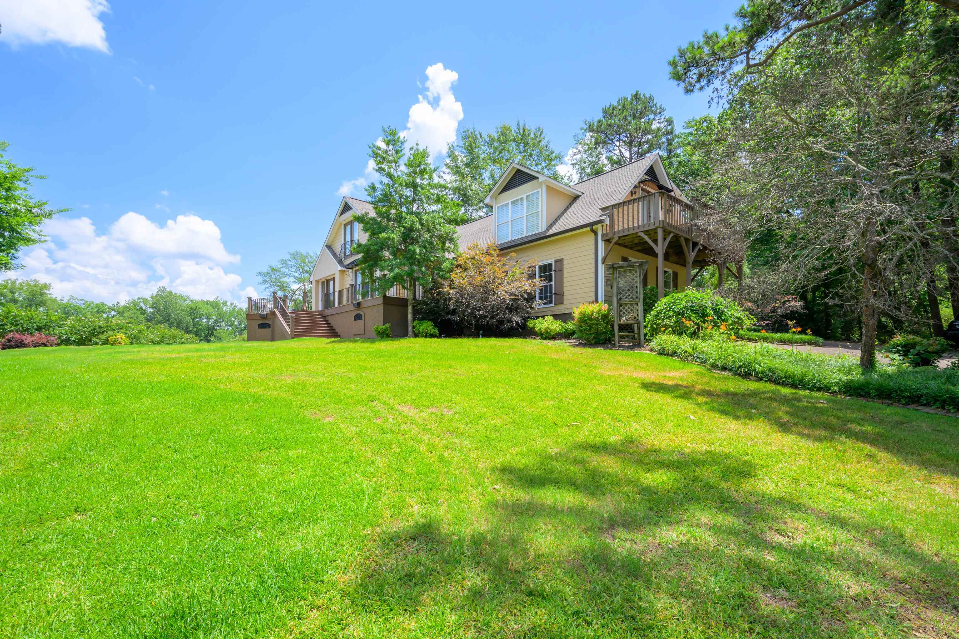 685 River Cliff Ln Property Photo 5