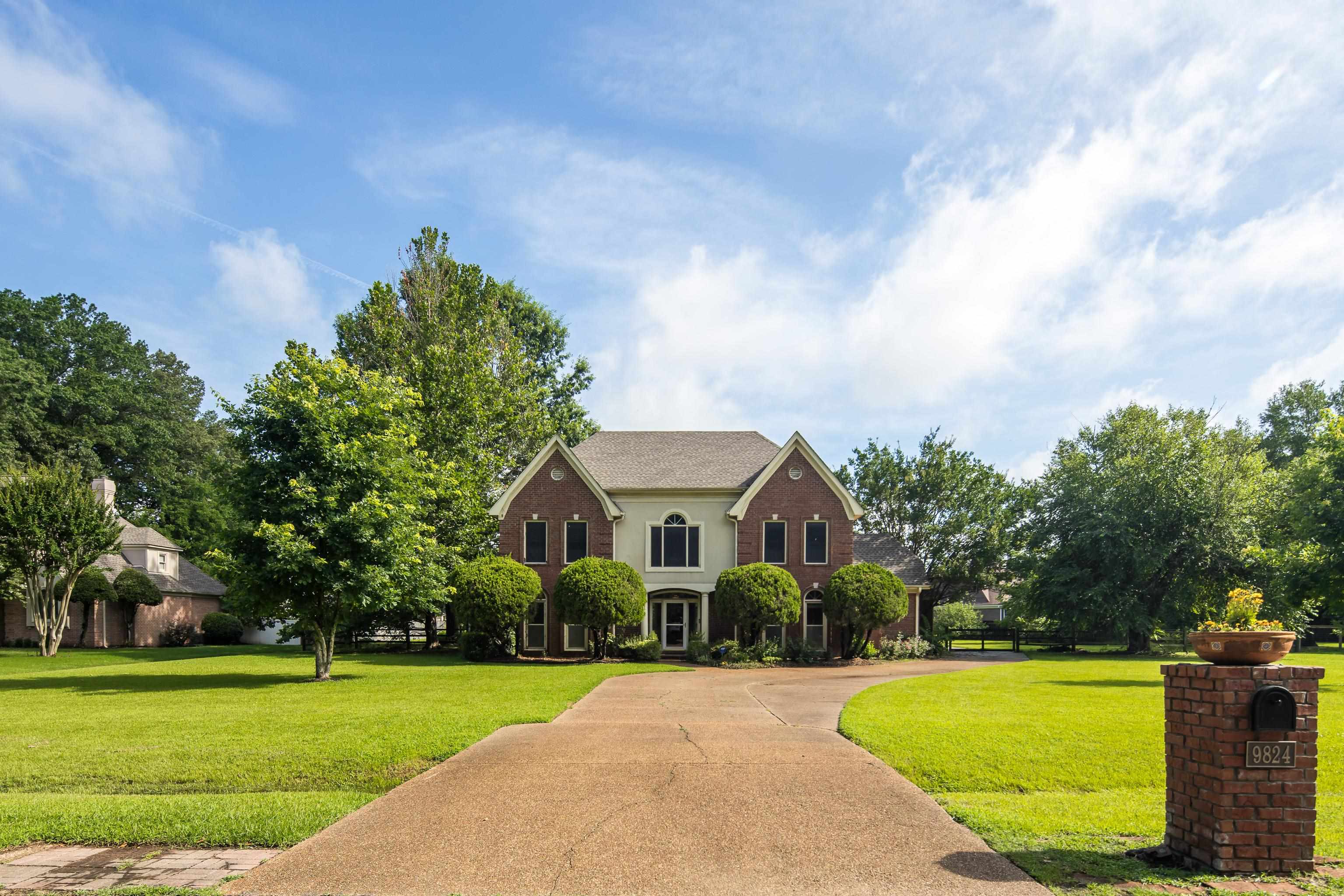 9824 Woodland Run Ln Property Photo 1