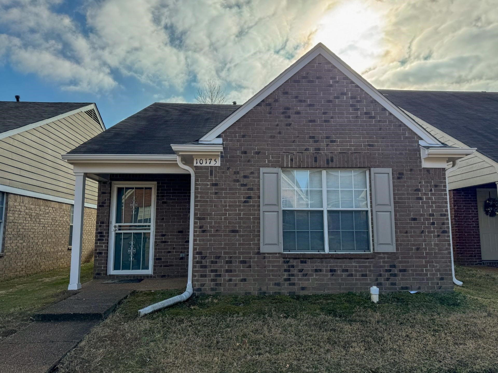 10175 Sterling Ridge Dr Property Photo 1