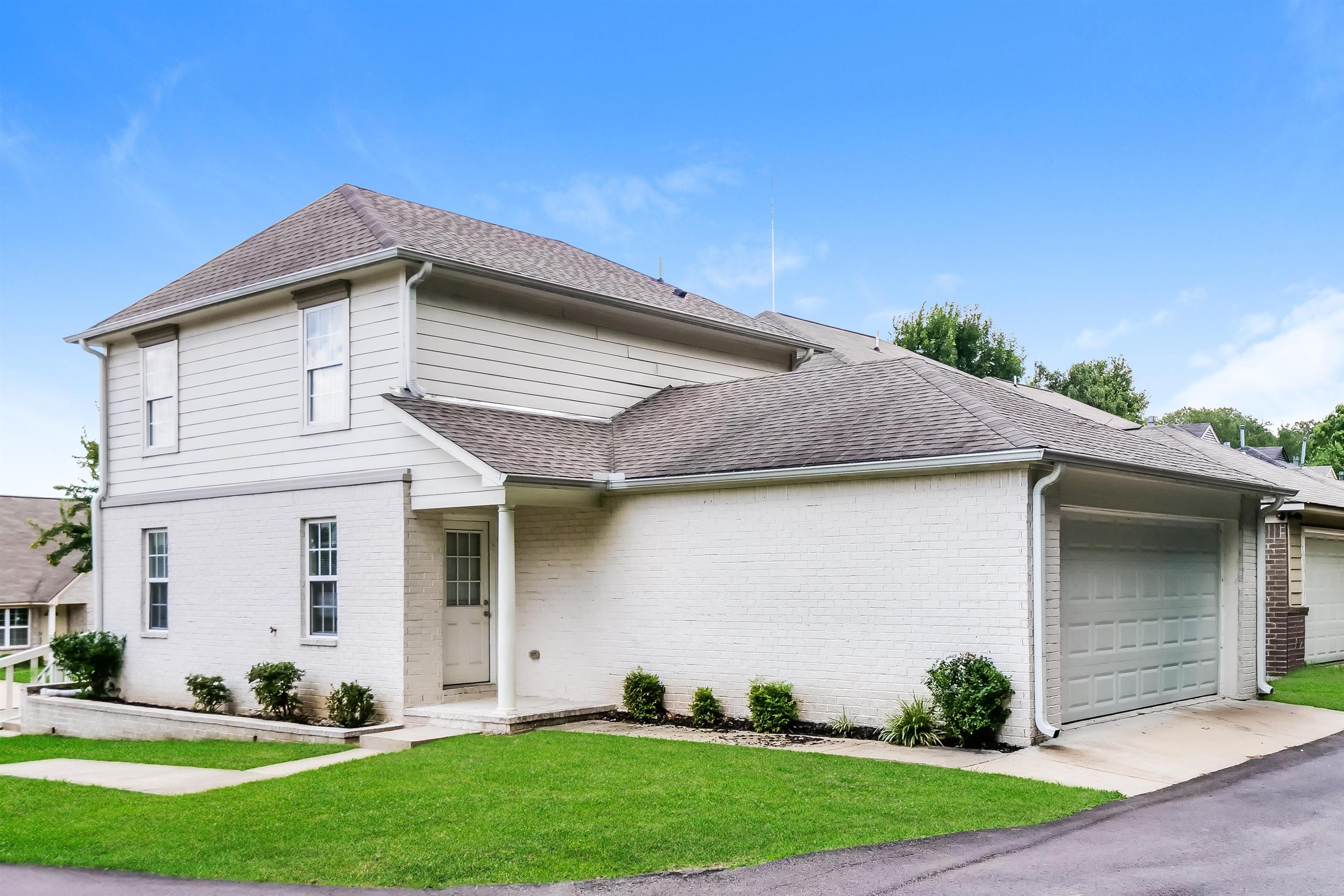 6923 Parkbrook Ln E Property Photo 1