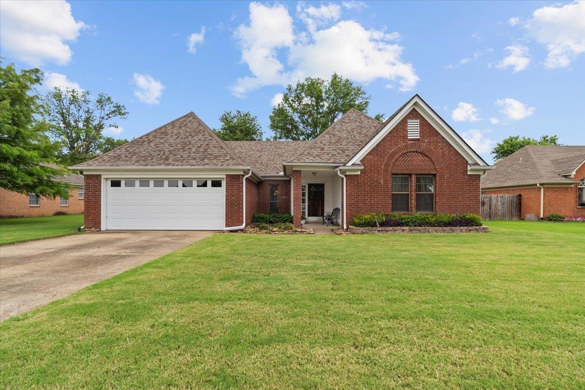6860 Dovefield Ln Property Photo 1