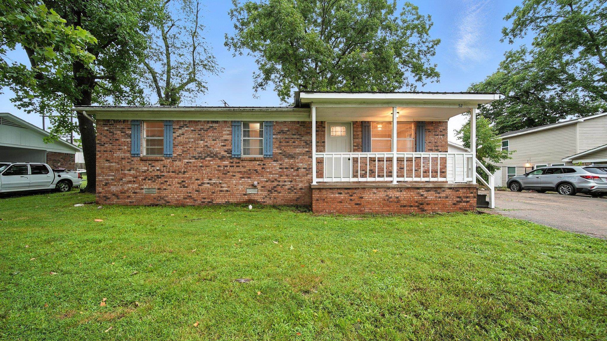 52 East Dr Property Photo 1