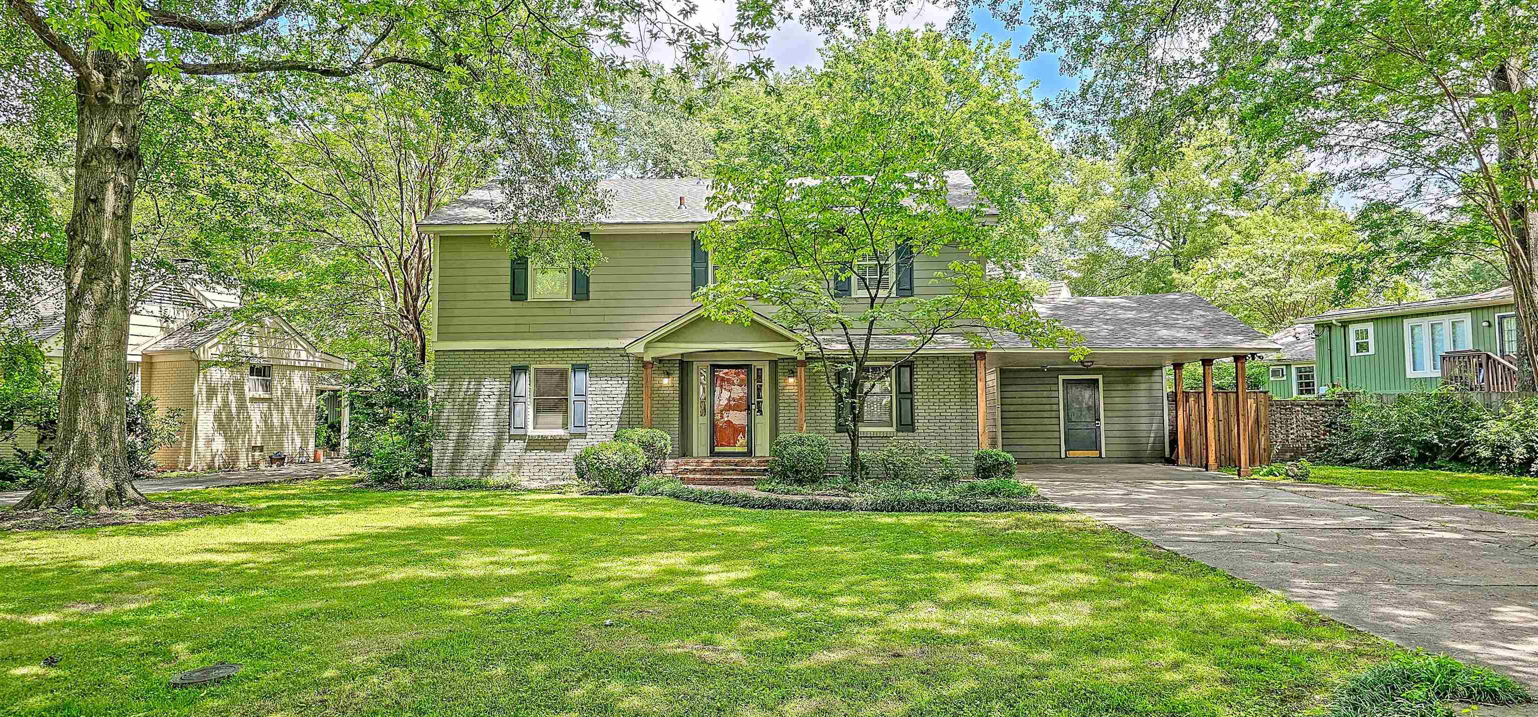 724 Center Dr Property Photo 1