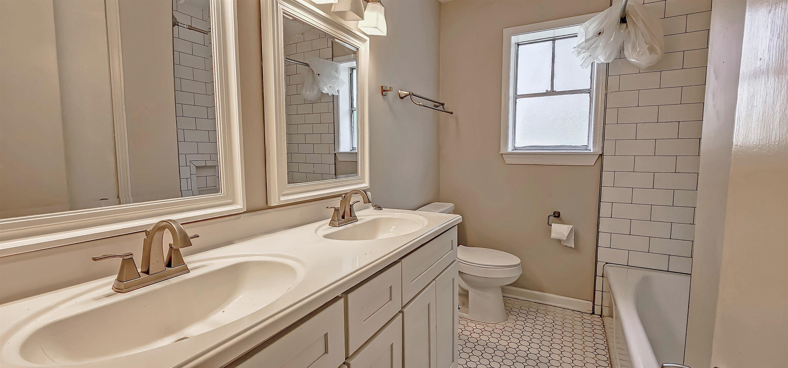 724 Center Dr Property Photo 34