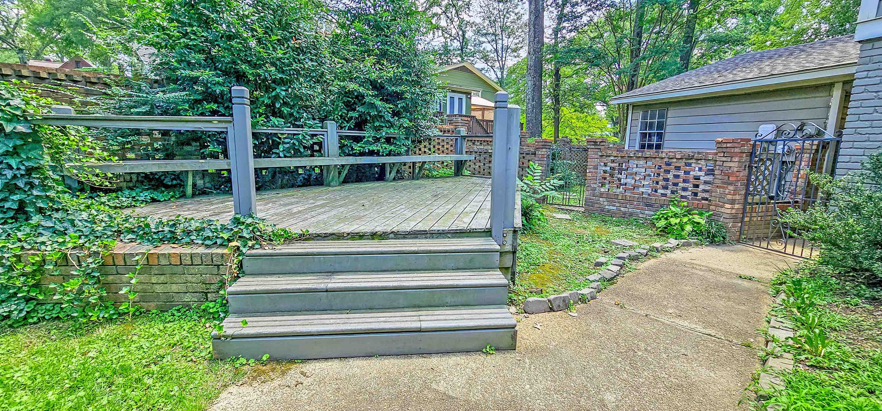 724 Center Dr Property Photo 35