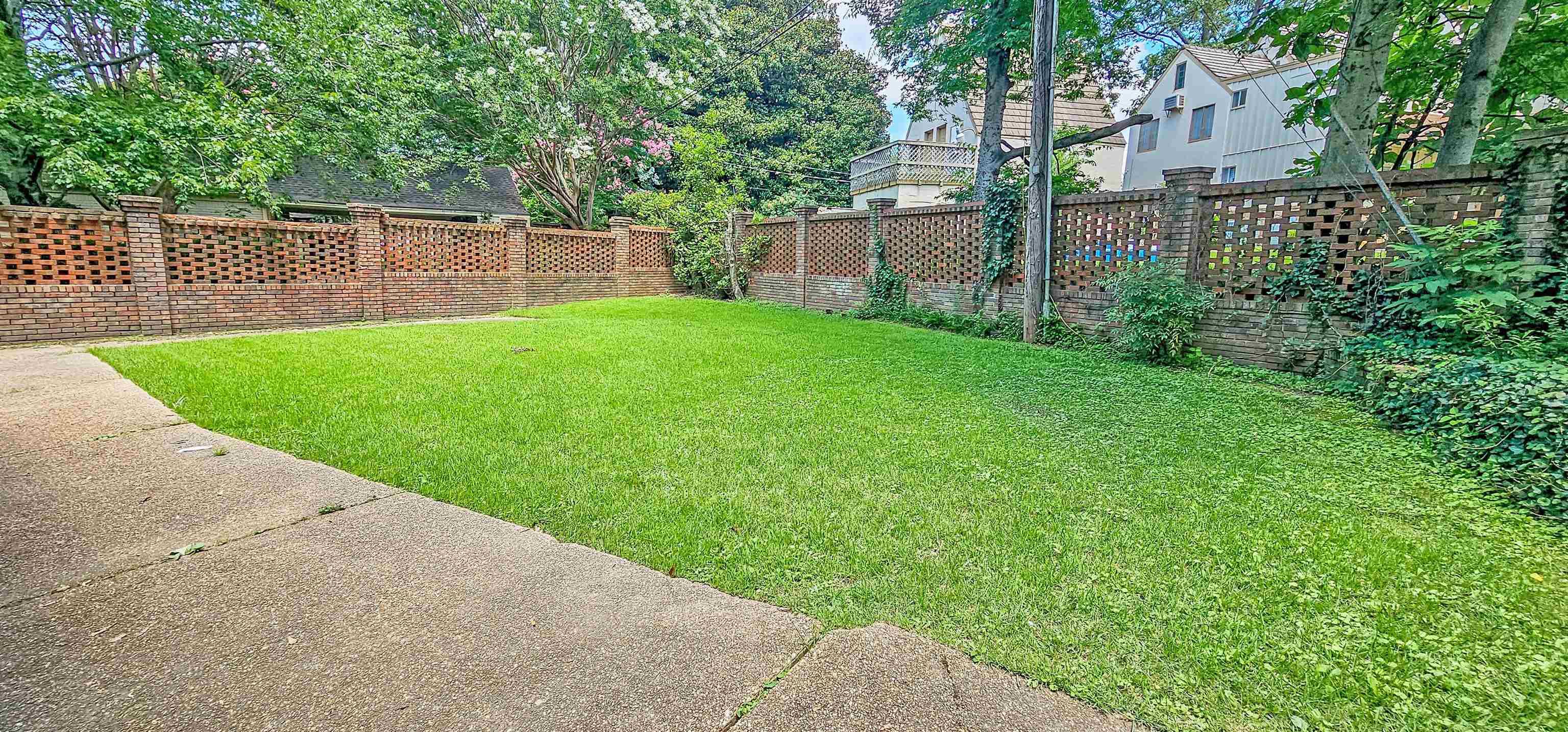 724 Center Dr Property Photo 36