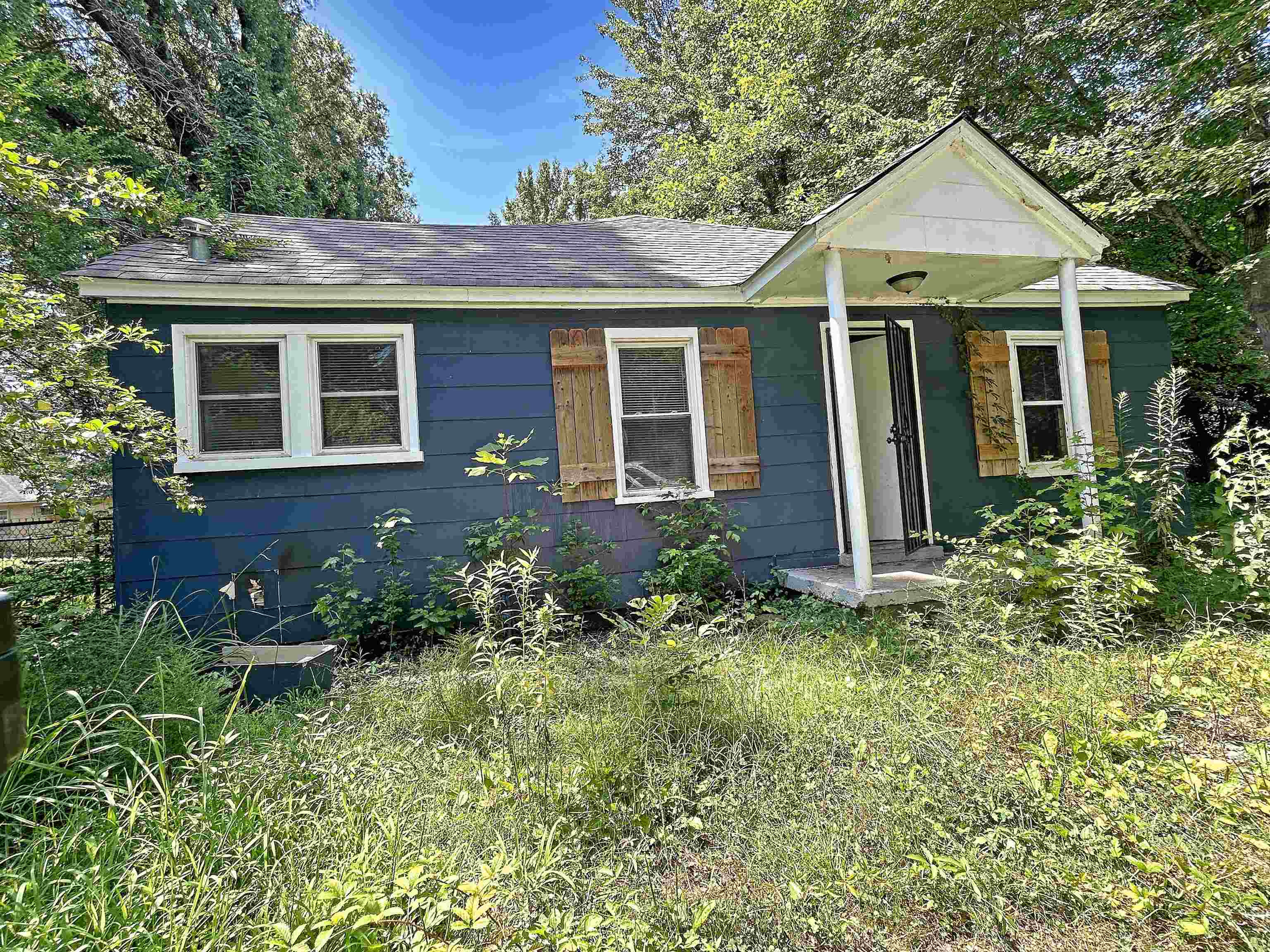 1651 Corning Ave Property Photo 1