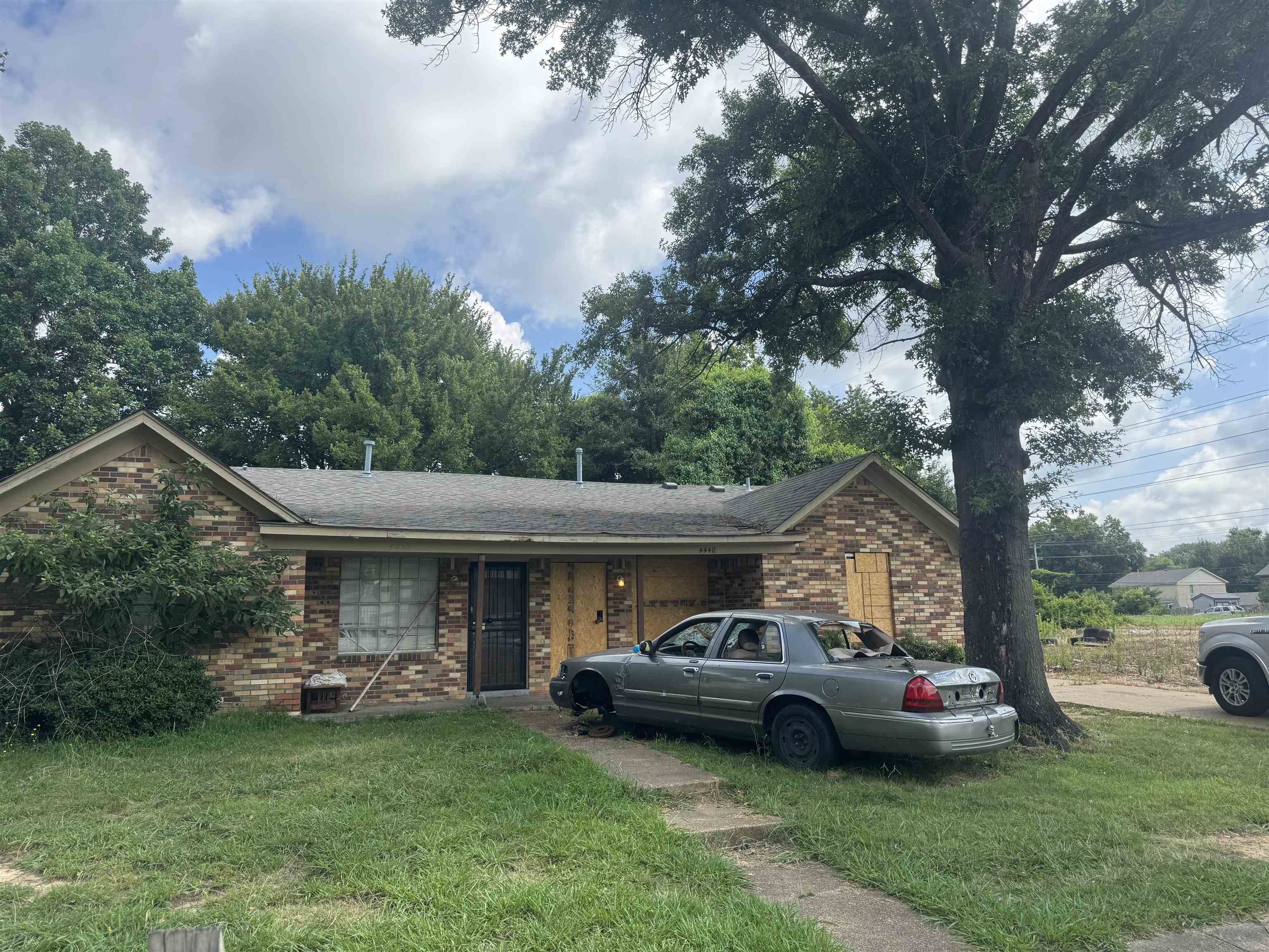 4438 Wooddale Ave Property Photo 1