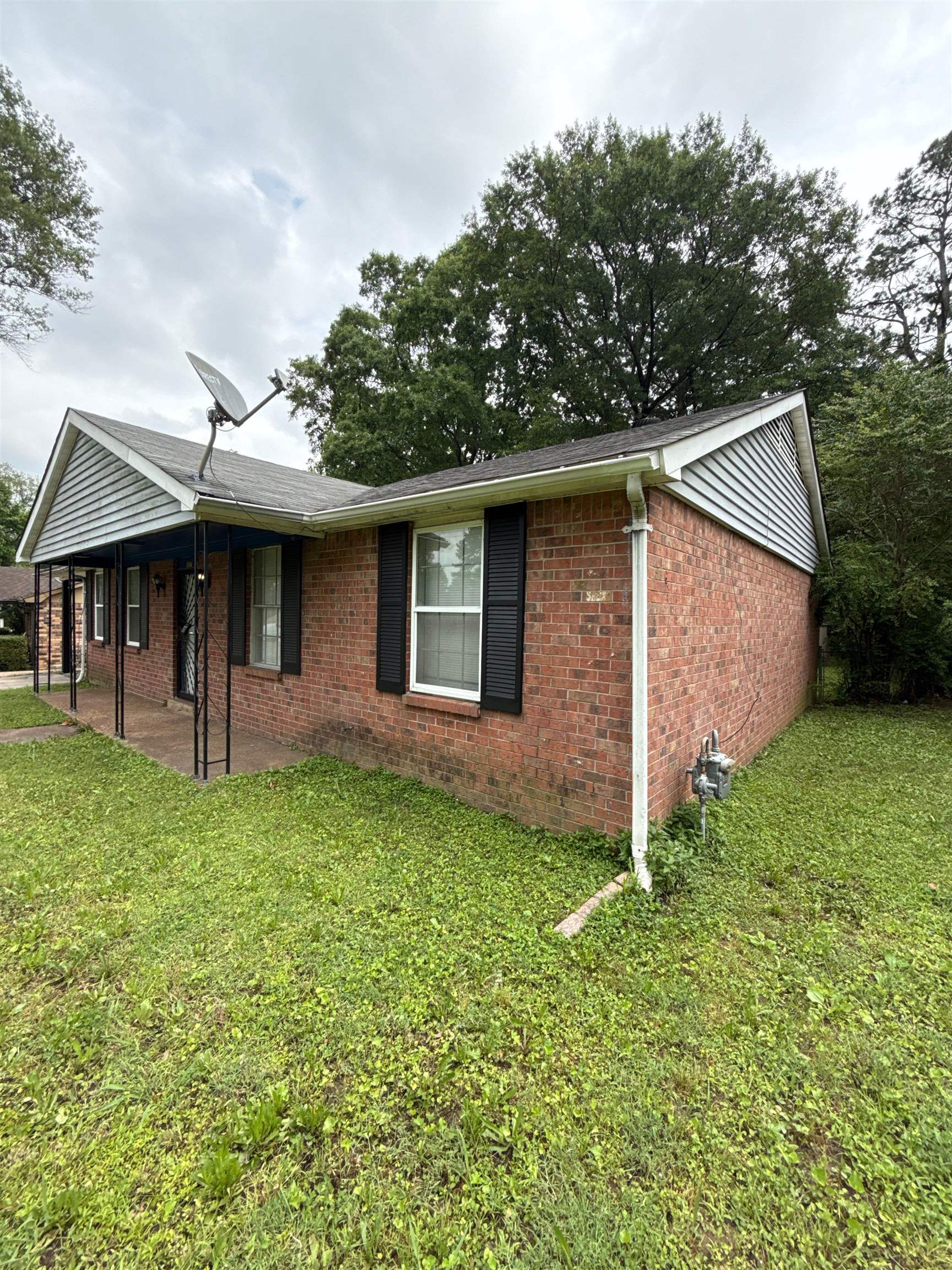 5027 Simsbury Dr Property Photo 1