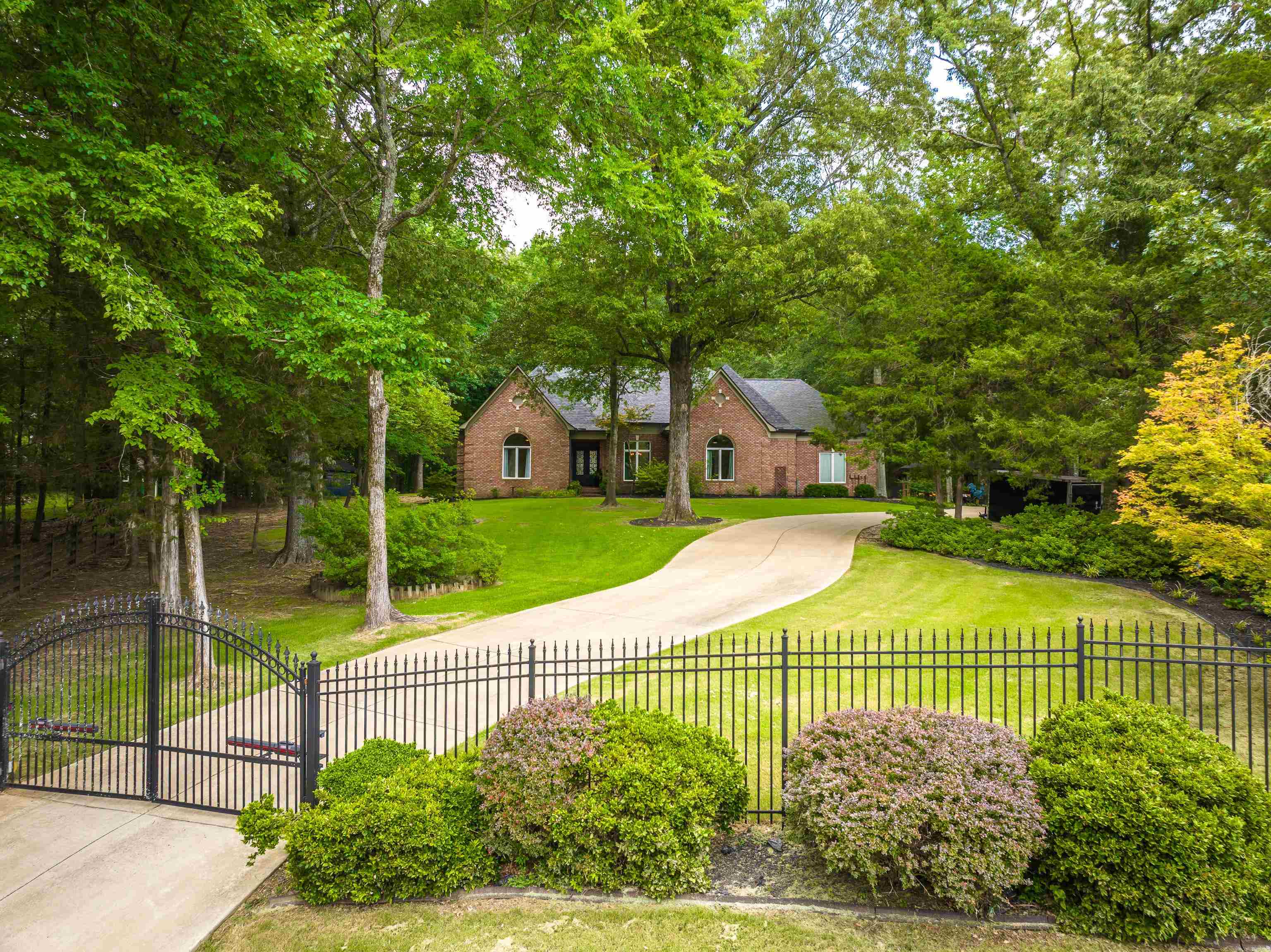 120 CARRIAGE CV Property Image