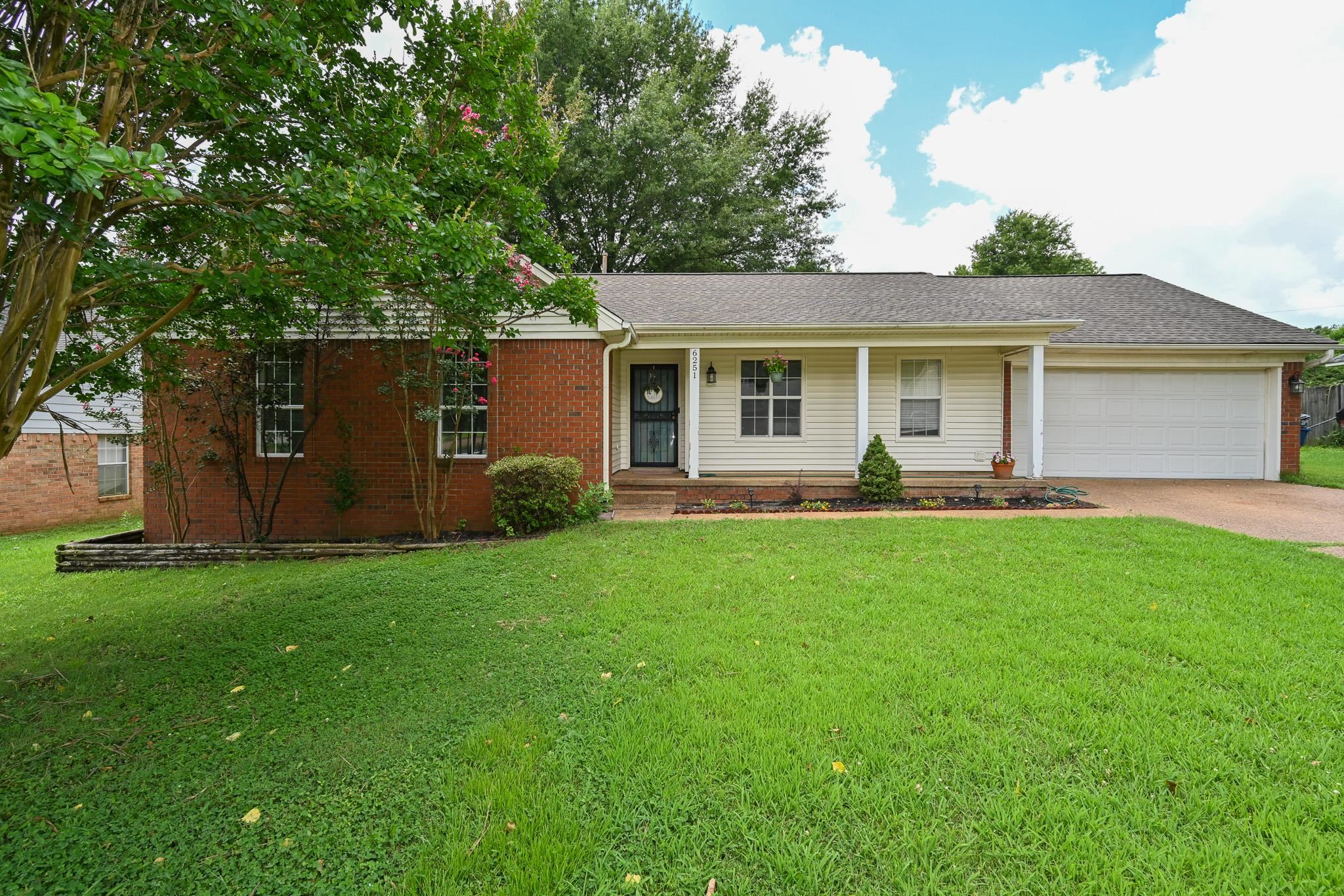 6251 Choctaw Trl Property Photo 1