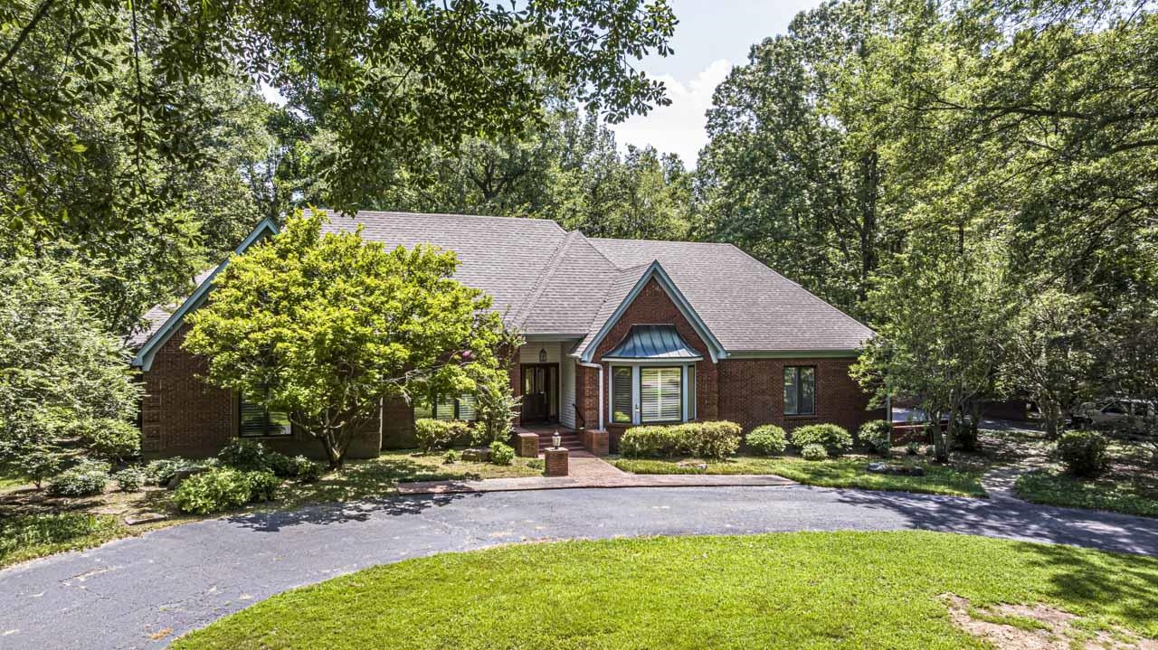 6131 Twin Oaks Dr Property Photo 1