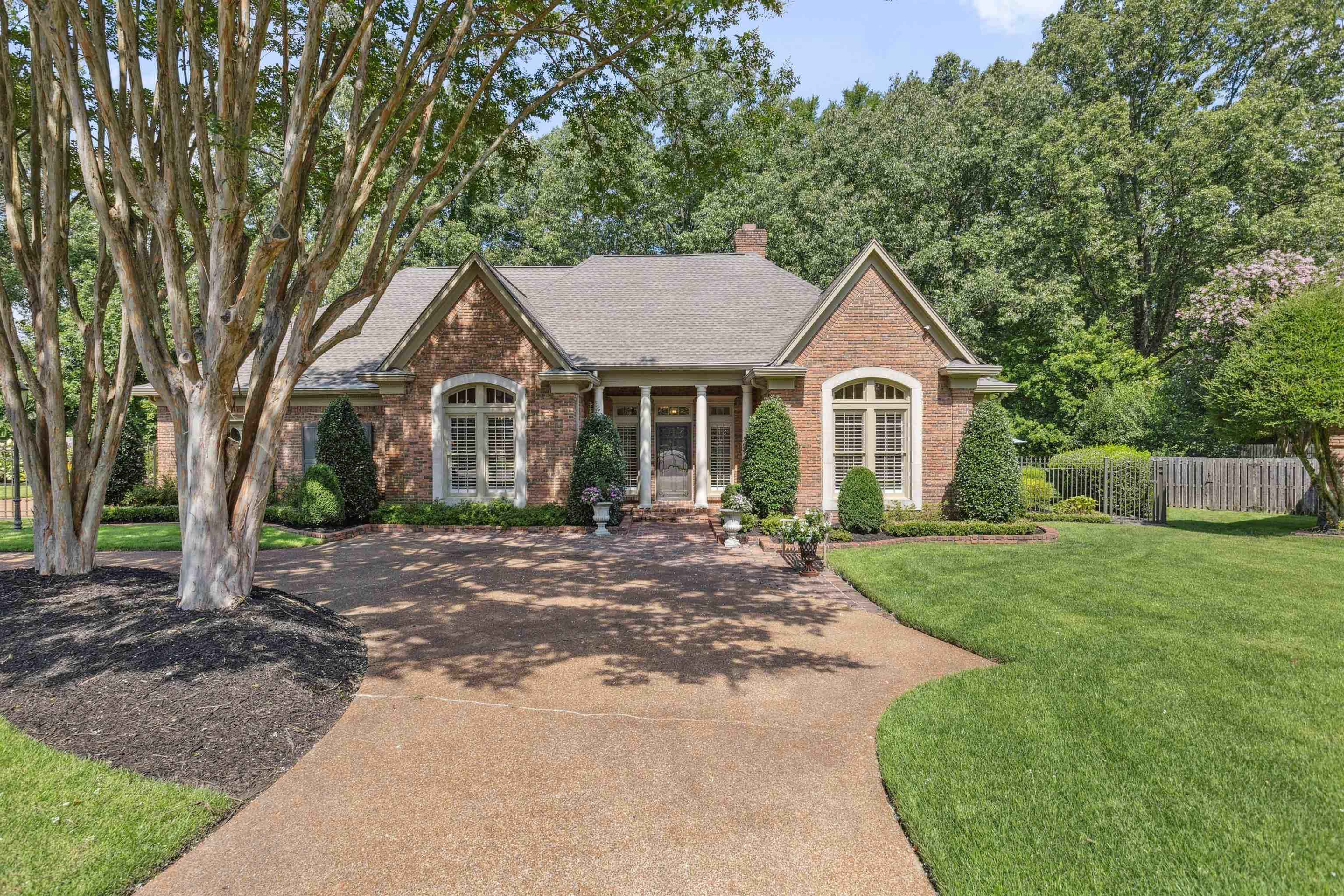 9598 Spring Hollow Cv E Property Photo 1